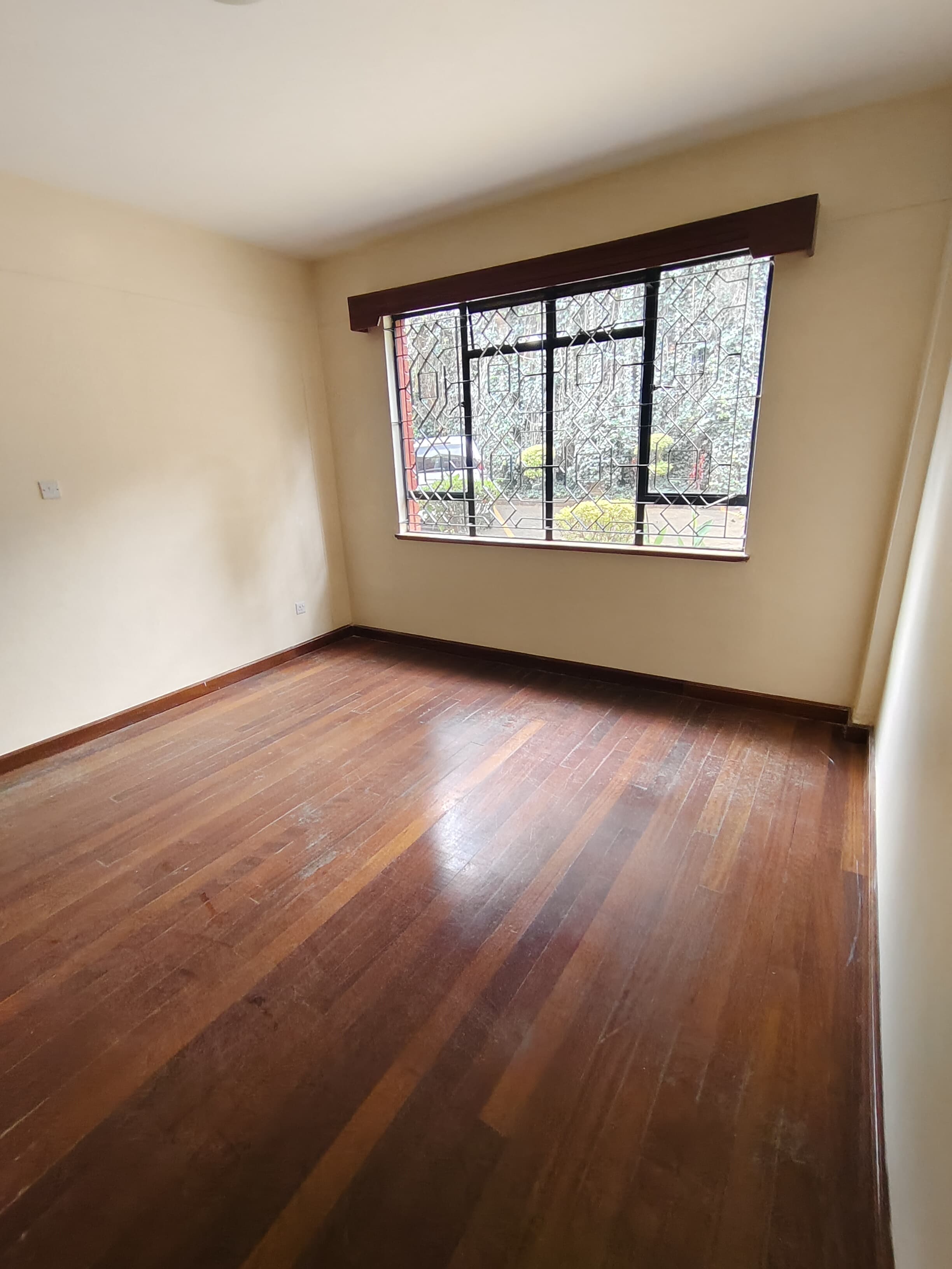 house-on-sale-2_bedroom_apartment_for_sale_Riverside_Drive_Kes_15M-Apartment_Address-Riverside_Dr__Nairobi__Kenya_price-15000000_Beds-2_Baths-1110_39-18