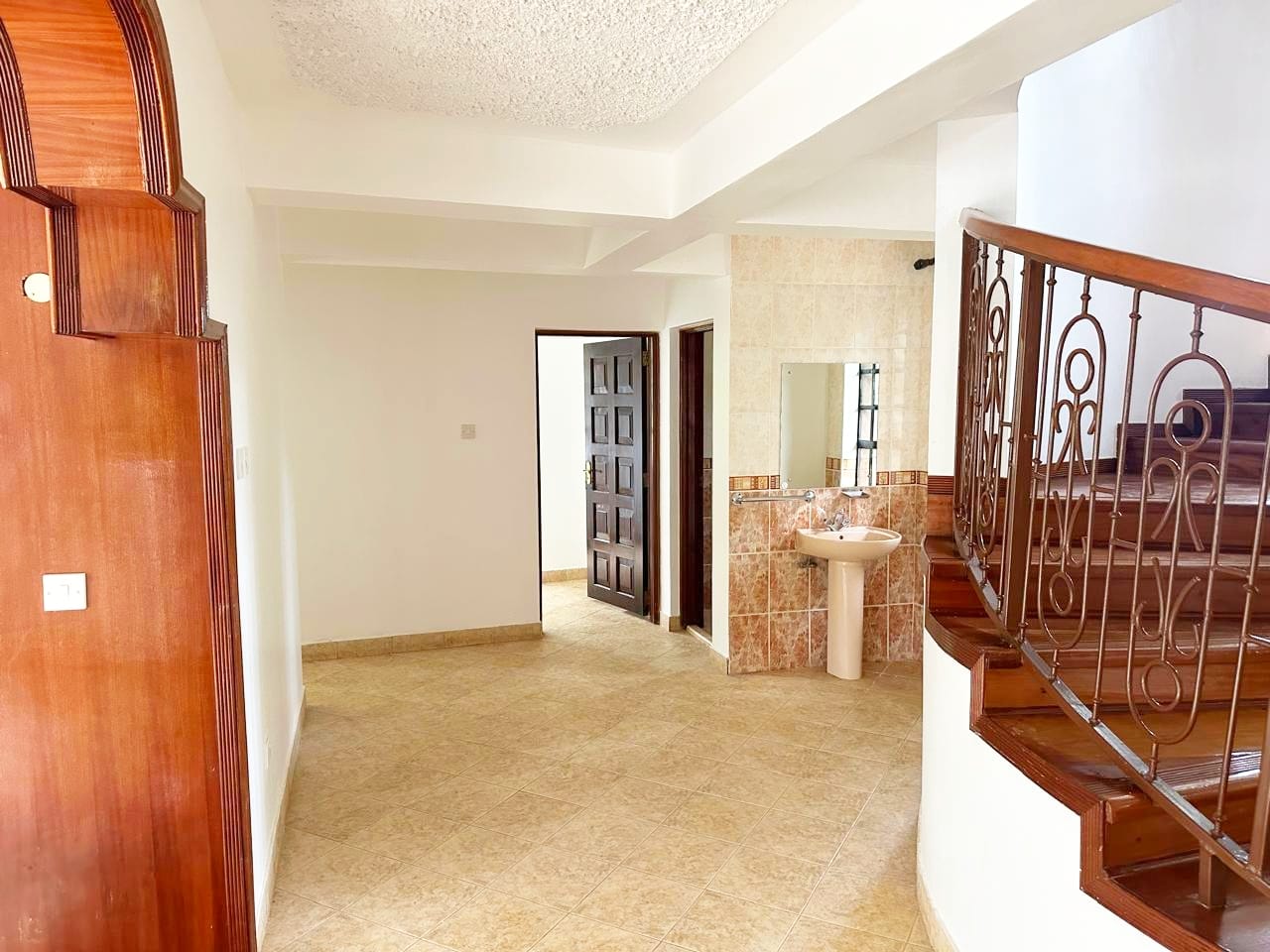 renting--Townhouse_Address-Karen__Nairobi__Kenya_price-350000_Beds-4_Baths-4-43-5