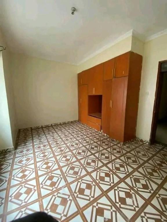 renting--Townhouse_Address-Kangemi_Market__Nairobi__Kenya_price-15000_Beds-4_Baths-1-52-1