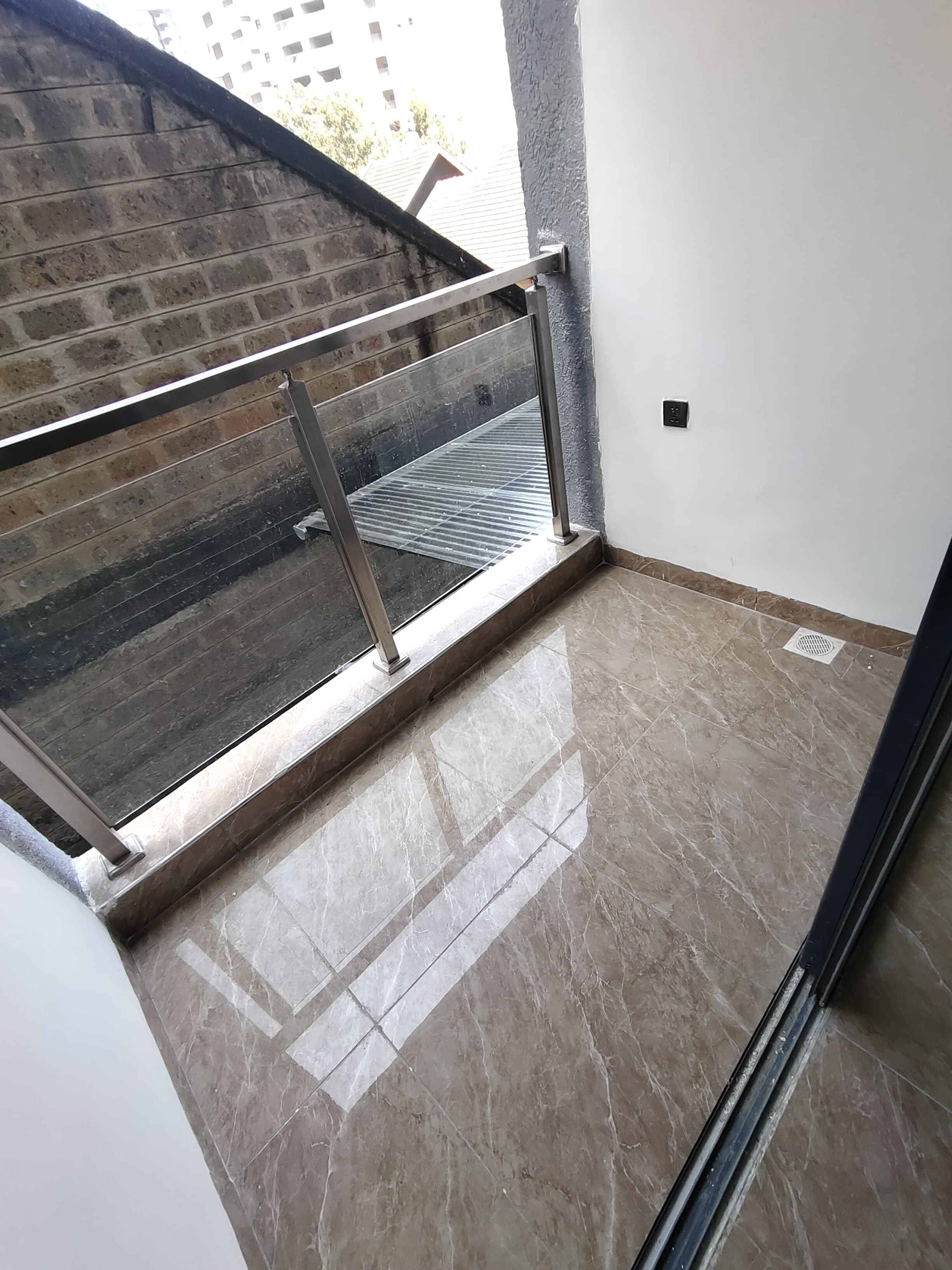 house-on-sale-1_bedroom_apartment_for_sale_in_Kilimani_Kes_5_4M-Apartment_Address-Kilimani__Nairobi__Kenya_price-5400000_Beds-1_Baths-1110_12-6