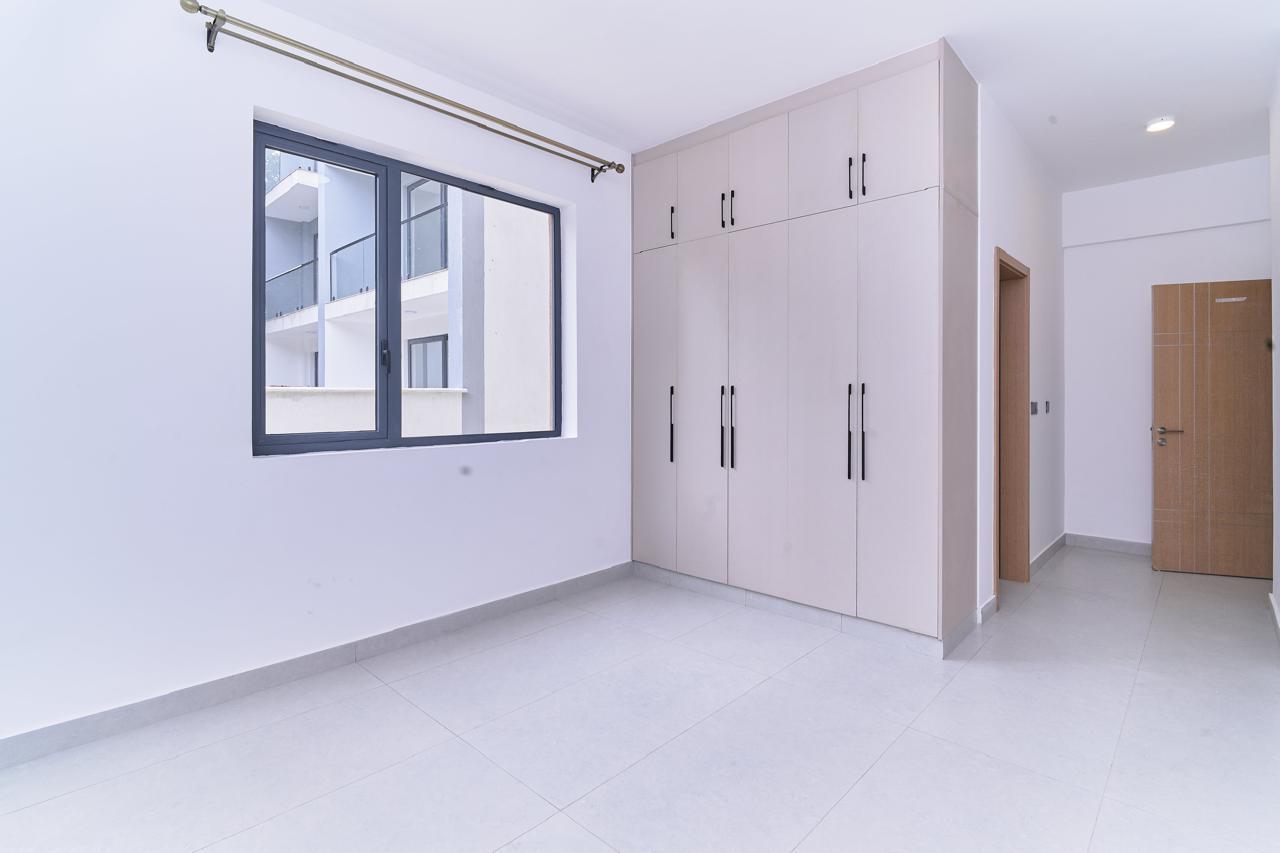 renting--Apartment_Address-Brookside_Gardens__Nairobi__Kenya_price-166000_Beds-3_Baths-3-146-0