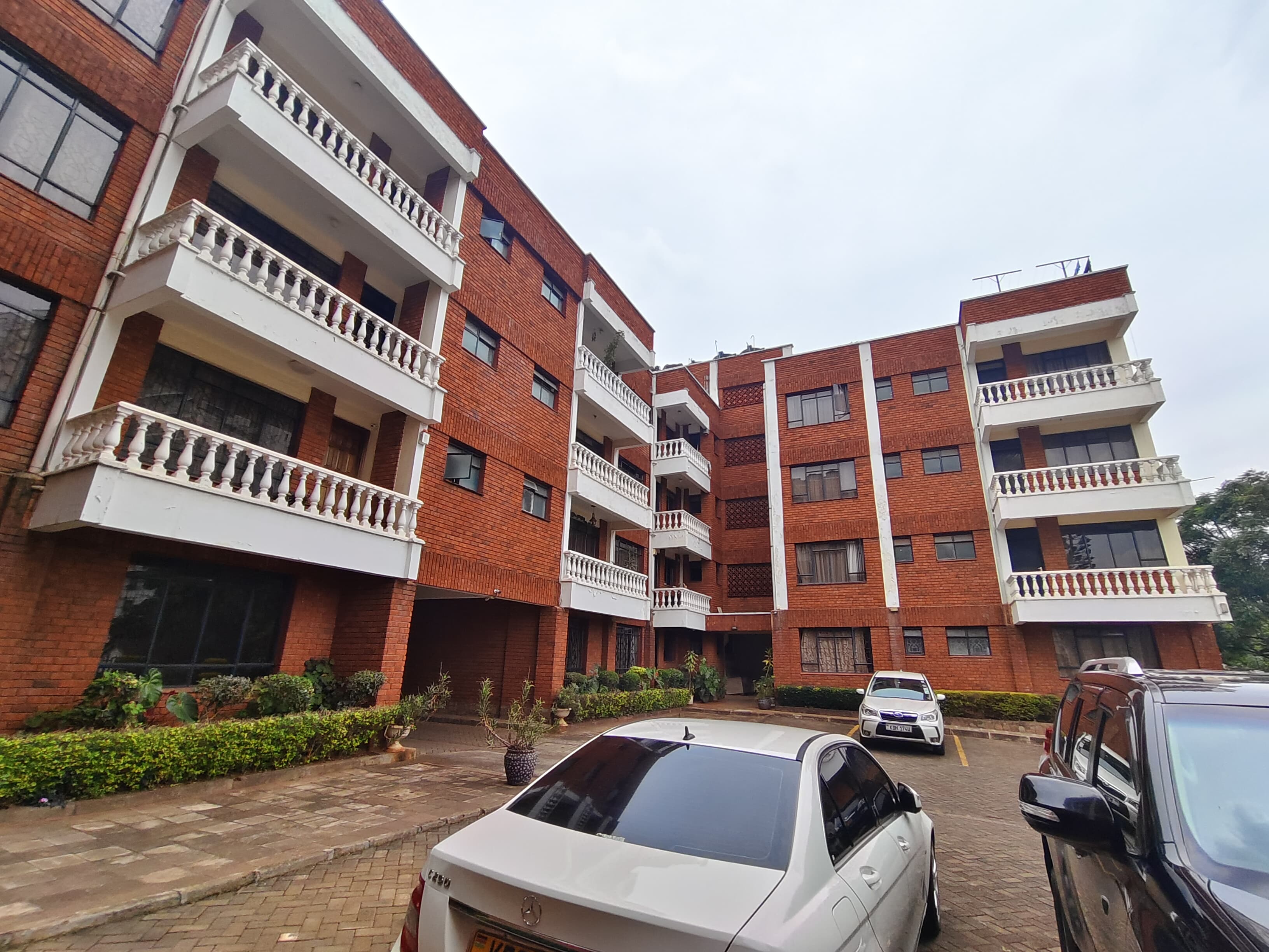 house-on-sale-2_bedroom_apartment_for_sale_Riverside_Drive_Kes_15M-Apartment_Address-Riverside_Dr__Nairobi__Kenya_price-15000000_Beds-2_Baths-1110_39-3