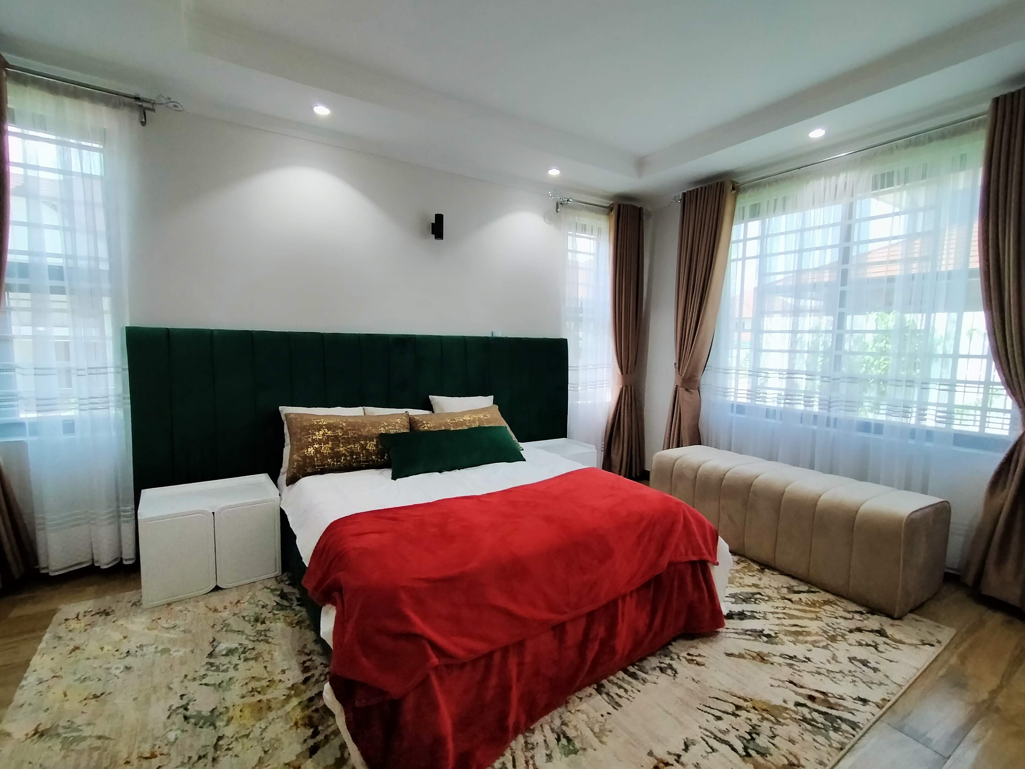 renting--Villa_Address-Runda_Evergreen__Nairobi__Kenya_price-325000_Beds-5_Baths-6-17-7