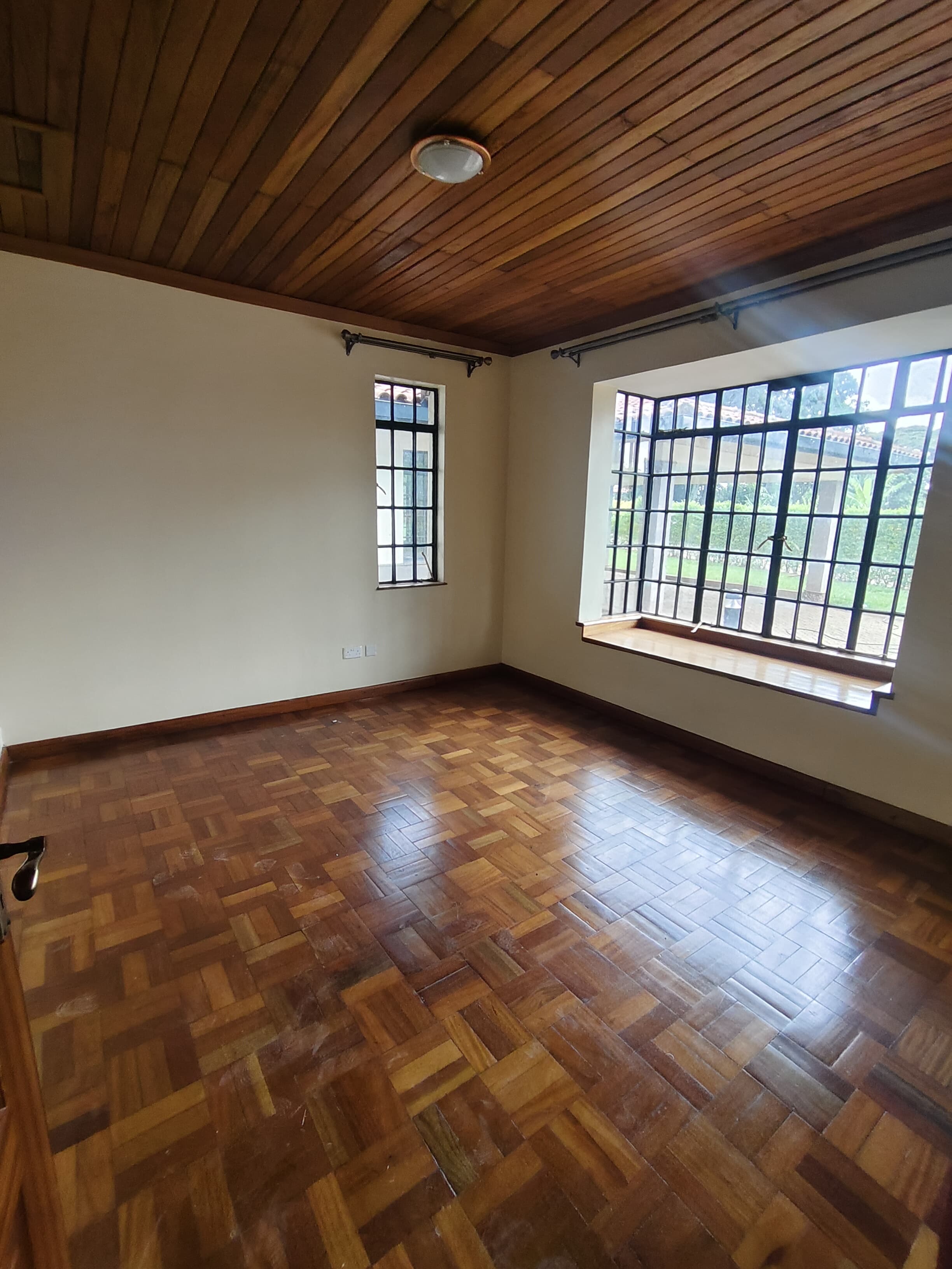 house-on-sale-4_Bedroom_plus_DSQ_Villa_for_sale_in_Karen_Kes_85M-Villa_Address-Karen__Nairobi__Kenya_price-85000000_Beds-4_Baths-5110_22-20