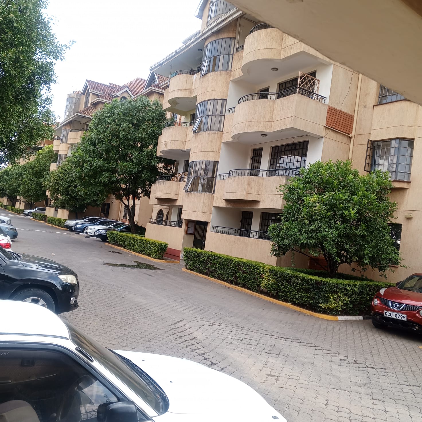 renting--Apartment_Address-Kilimani_Estate__Nairobi__Kenya_price-90000_Beds-3_Baths-3-66-0