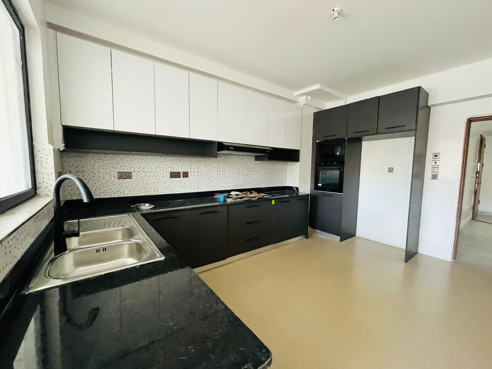 renting--Duplex_Address-General_Mathenge_Drive__Nairobi__Kenya_price-160000_Beds-5_Baths-5-163-3