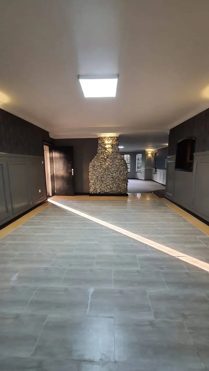 renting--Townhouse_Address-Muteero_Ridge__Nairobi__Kenya_price-330000_Beds-5_Baths-4-156-3