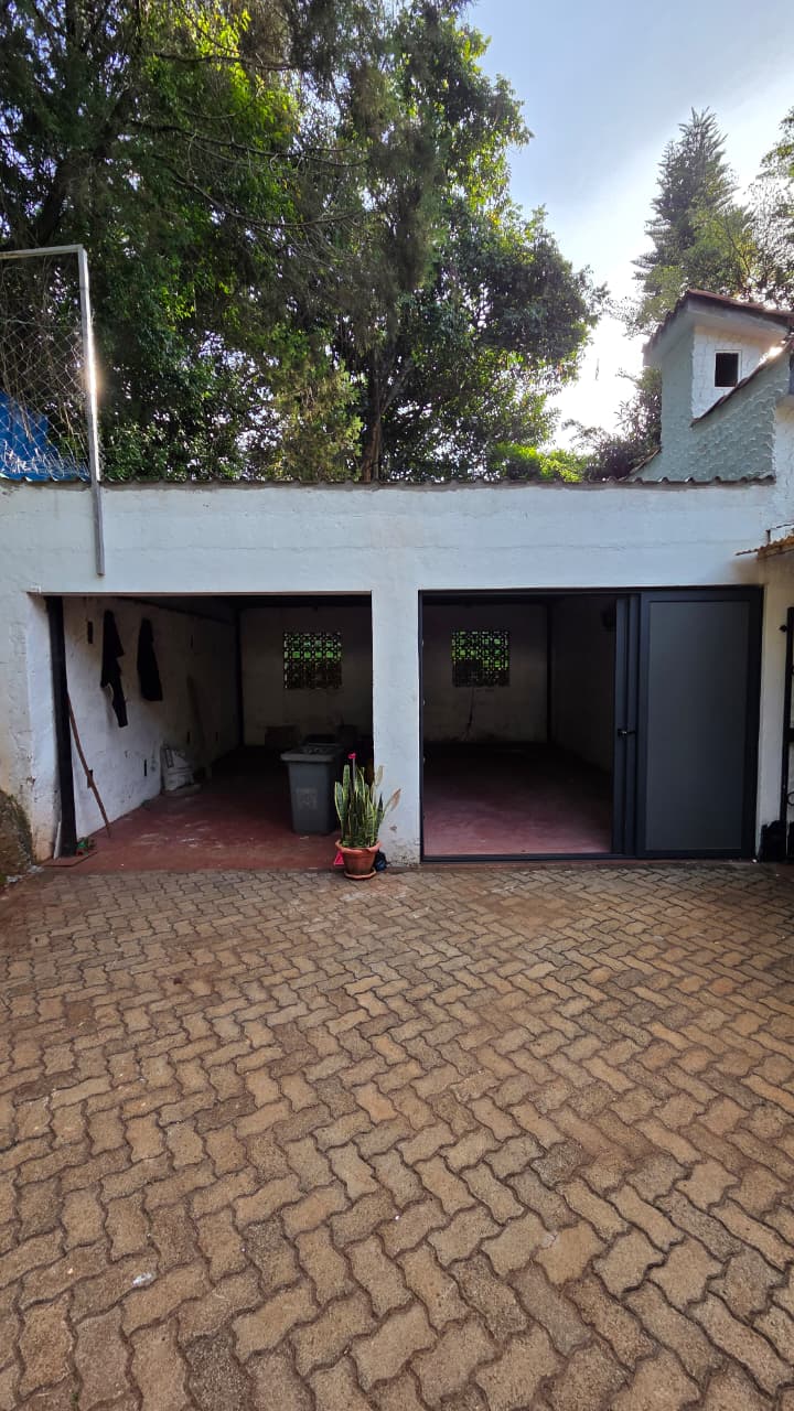 renting--Townhouse_Address-Kitisuru_Estate__Nairobi__Kenya_price-390000_Beds-4_Baths-2-149-7