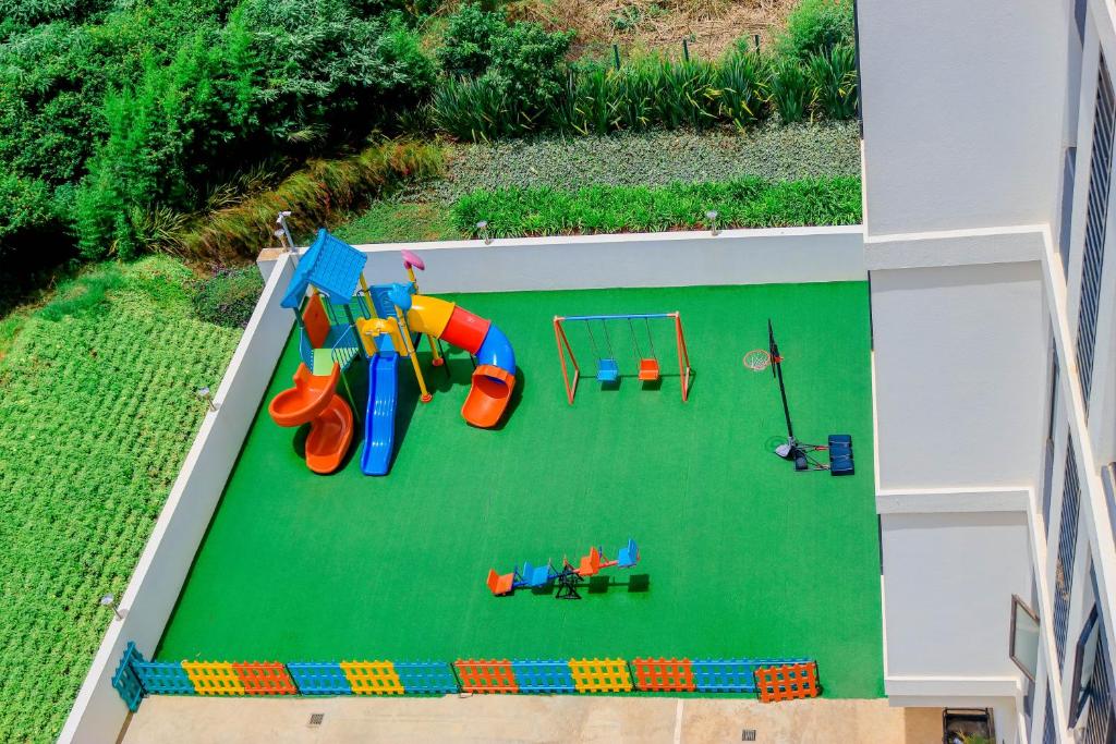 renting--Apartment_Address-Two_Rivers_Cres__Kenya_price-350000_Beds-1_Baths-1-126-10