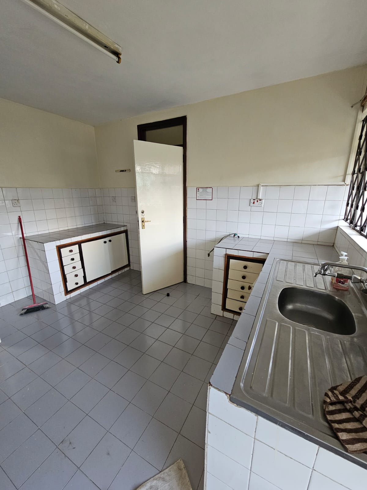 renting--Apartment_Address-Lavington__Nairobi__Kenya_price-110000_Beds-3_Baths-3-151-6