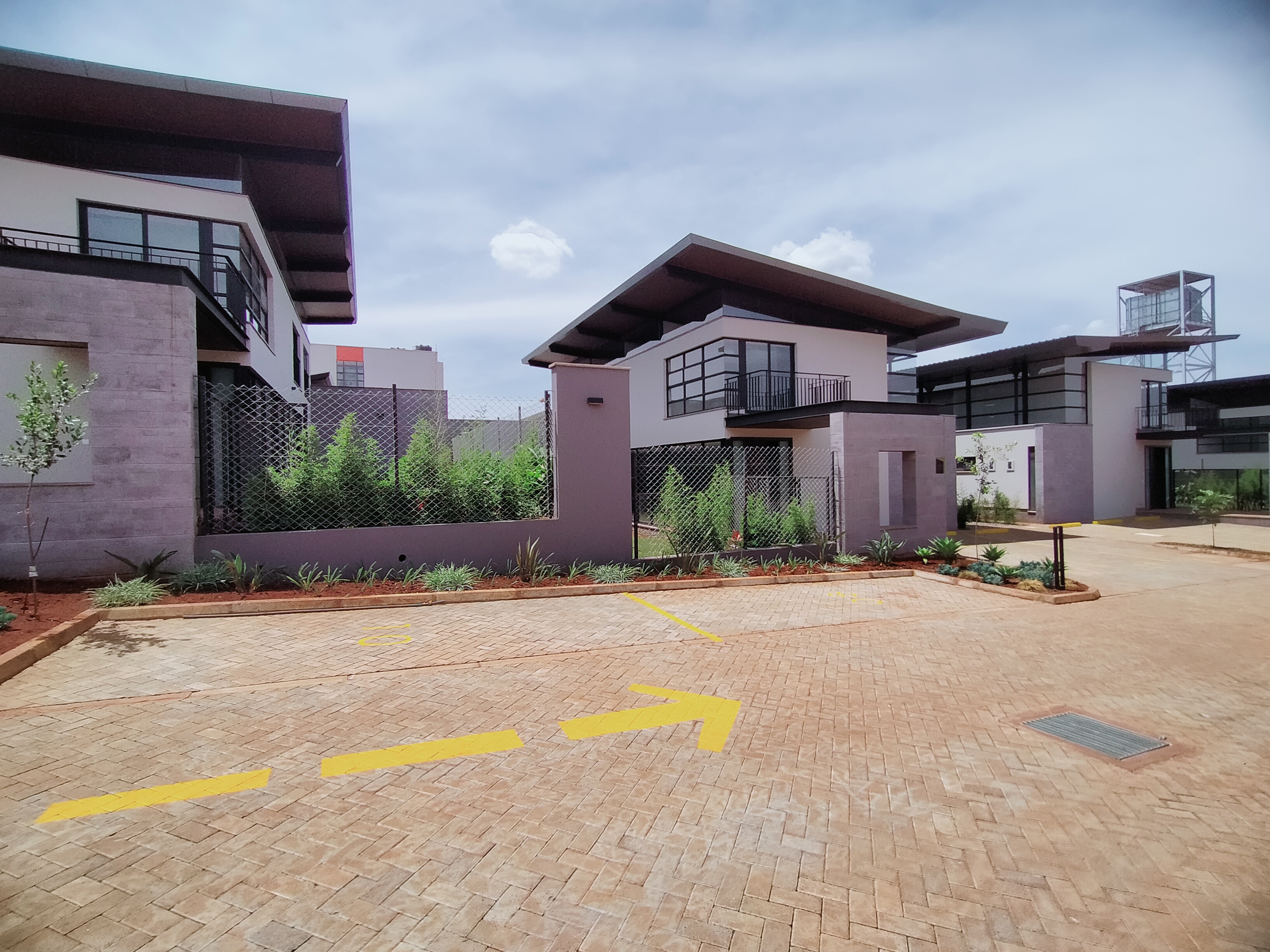 renting--Townhouse_Address-Runda__Nairobi__Kenya_price-270000_Beds-4_Baths-4-18-9