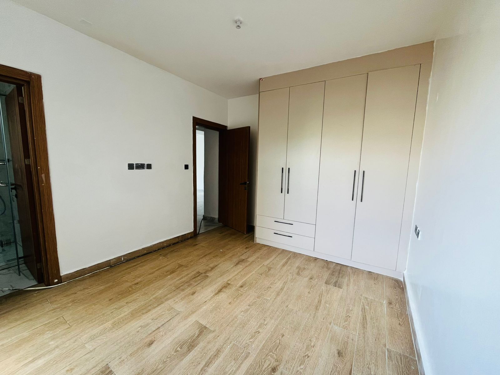 renting--Duplex_Address-General_Mathenge_Drive__Nairobi__Kenya_price-160000_Beds-5_Baths-5-163-10