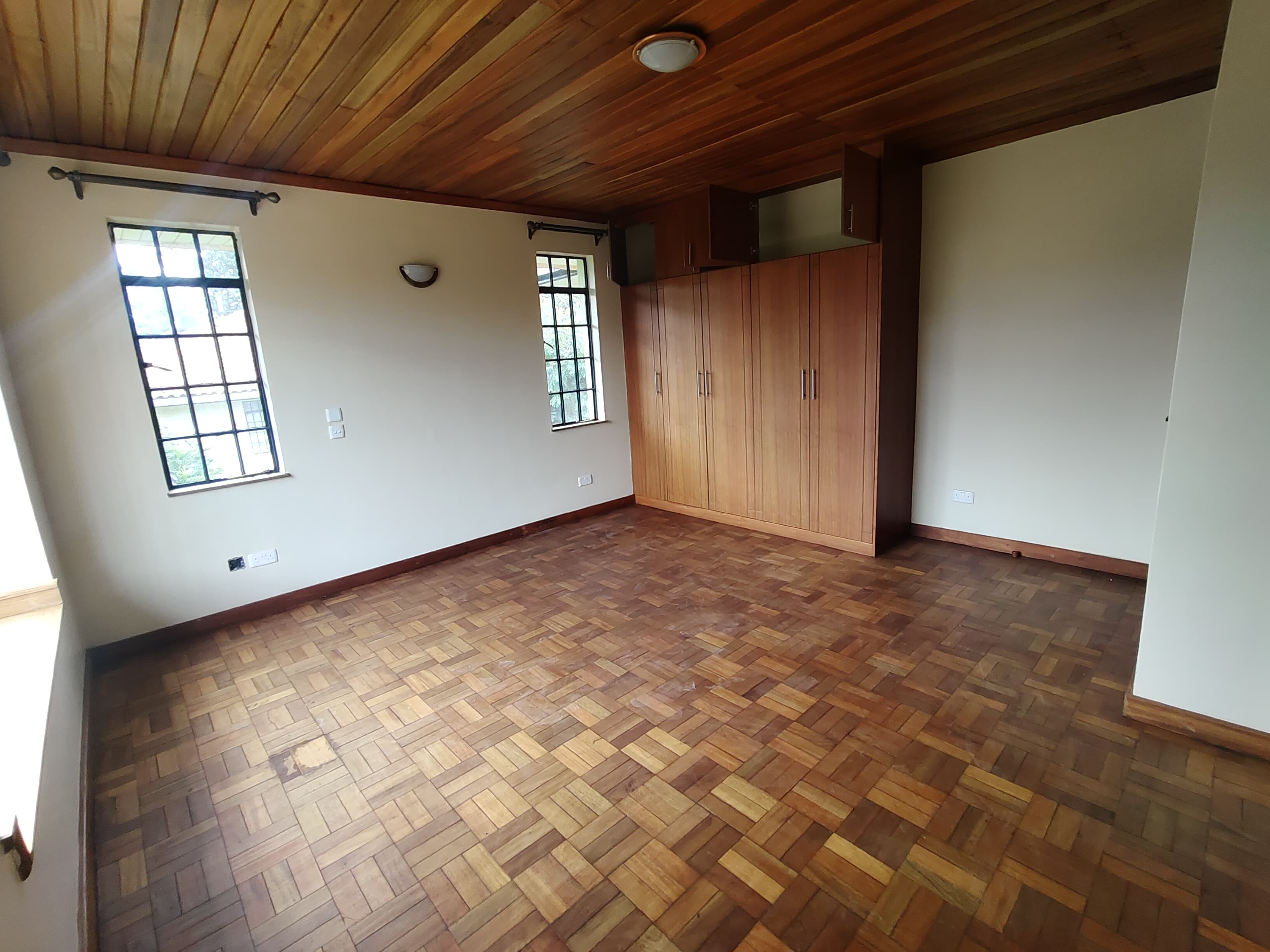 house-on-sale-4_Bedroom_plus_DSQ_Villa_for_sale_in_Karen_Kes_85M-Villa_Address-Karen__Nairobi__Kenya_price-85000000_Beds-4_Baths-5110_22-12