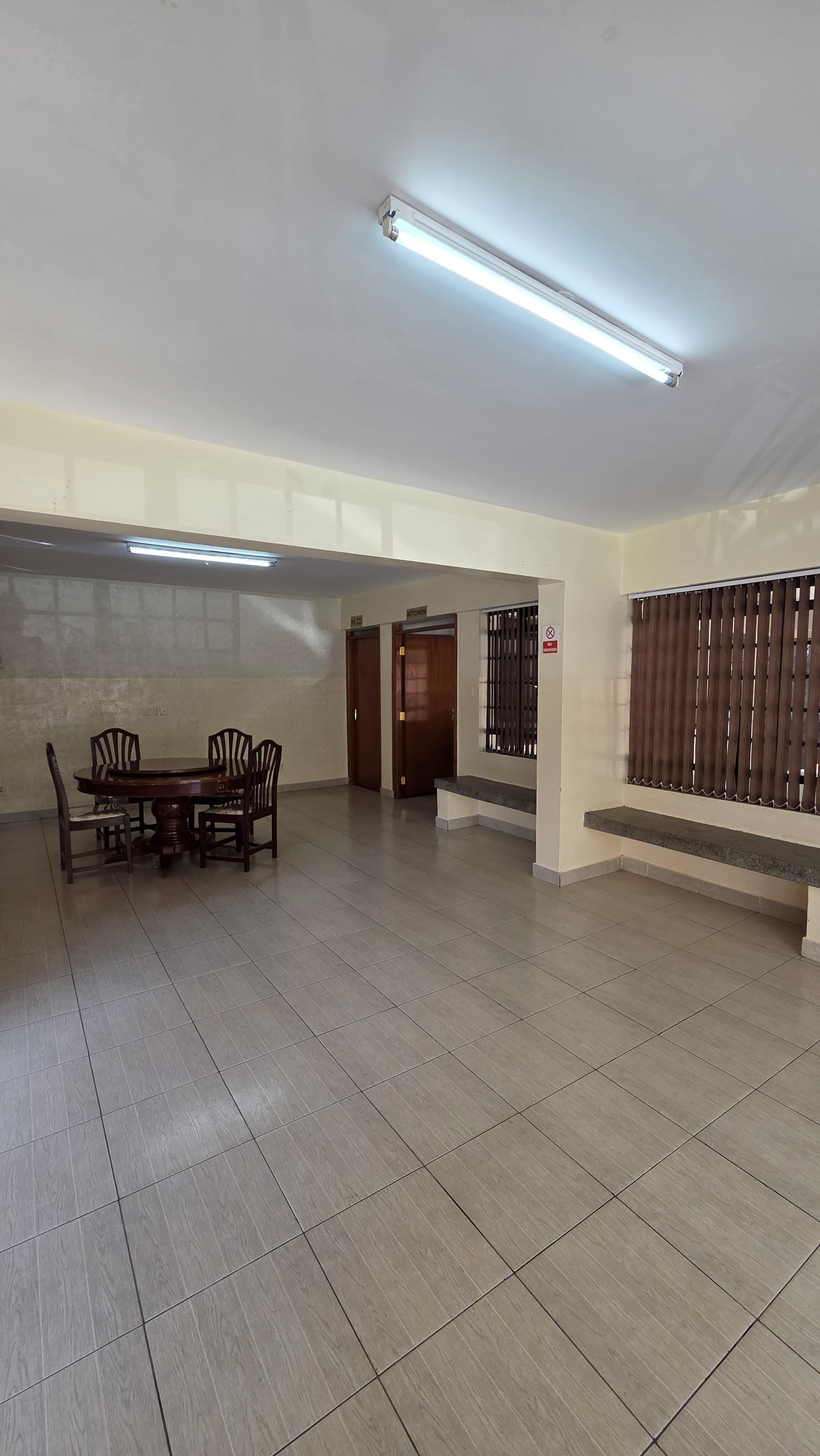 house-on-sale-Spacious_3_Bedroom_Apartment_For_Sale_In_Parklands-Apartment_Address-Parklands__Nairobi__Kenya_price-18000000_Beds-1_Baths-1111_74-19