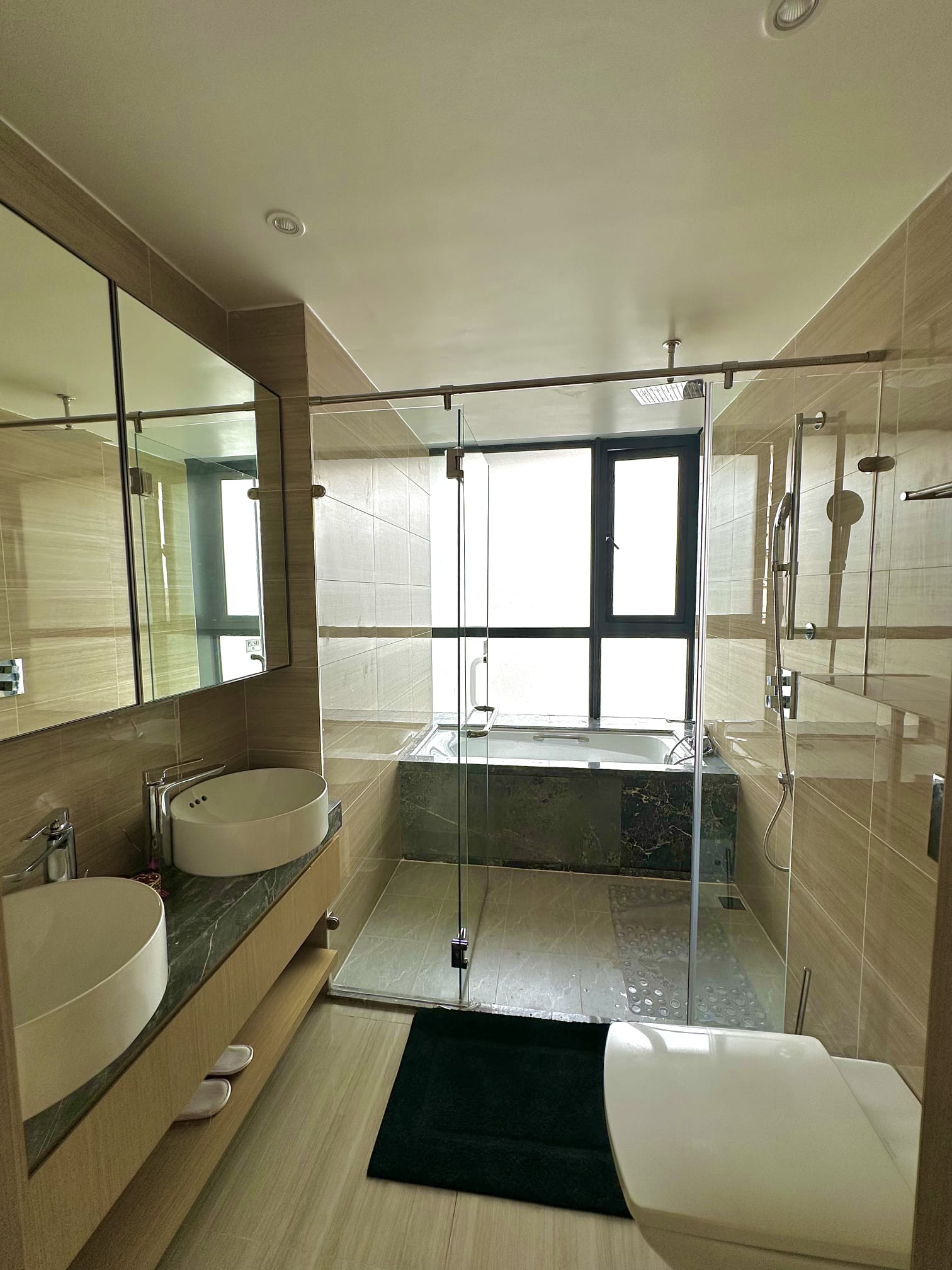 renting--Apartment_Address-Global_Trade_Centre__Nairobi__Kenya_price-380000_Beds-2_Baths-2-125-12