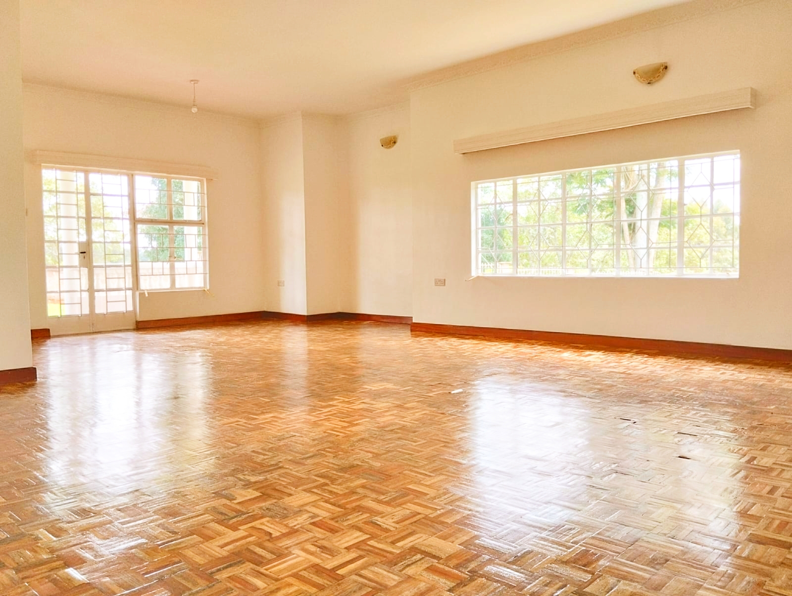 renting--Bungalow_Address-Red_Hill_Dr__Nairobi__Kenya_price-200000_Beds-4_Baths-3-131-7