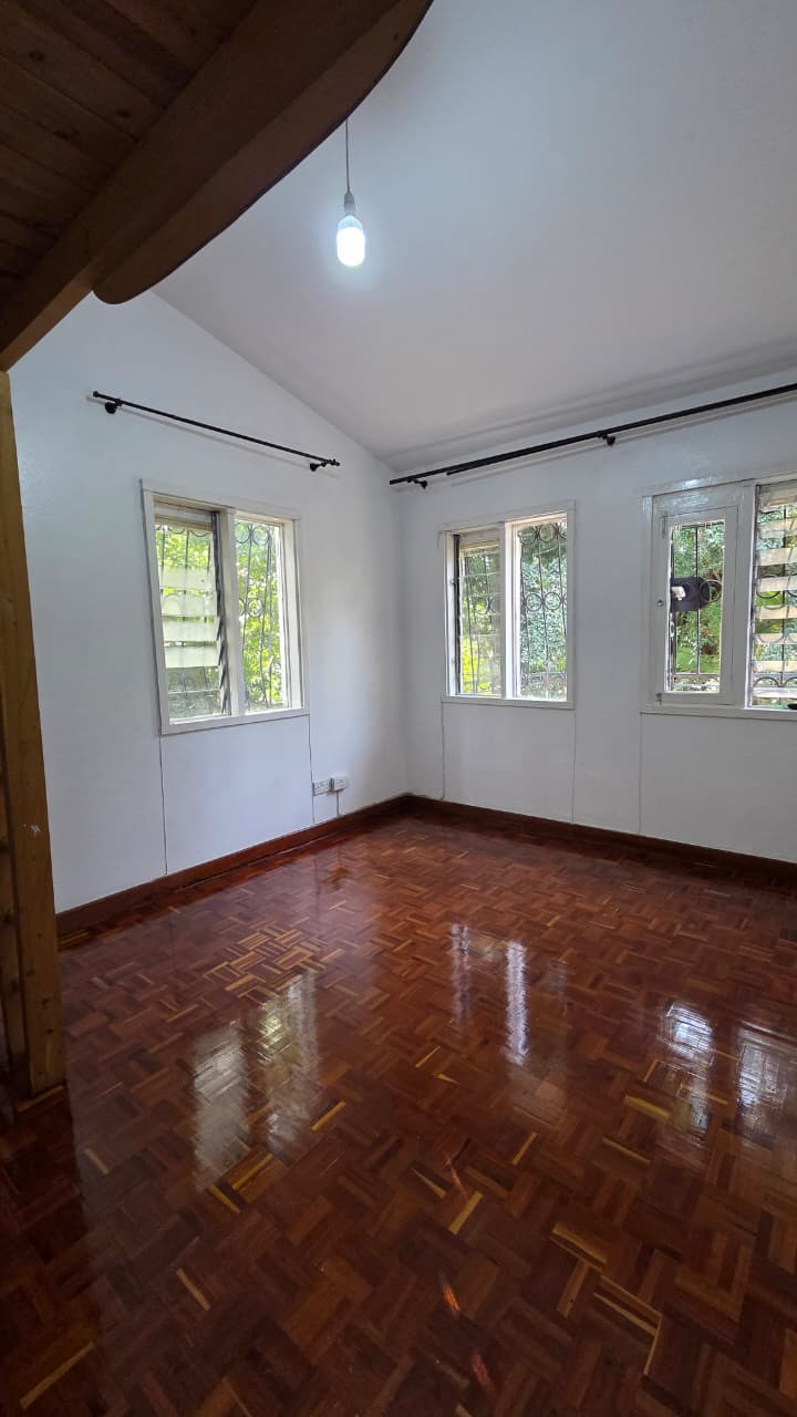 renting--Townhouse_Address-Kitisuru_Estate__Nairobi__Kenya_price-390000_Beds-4_Baths-2-149-10