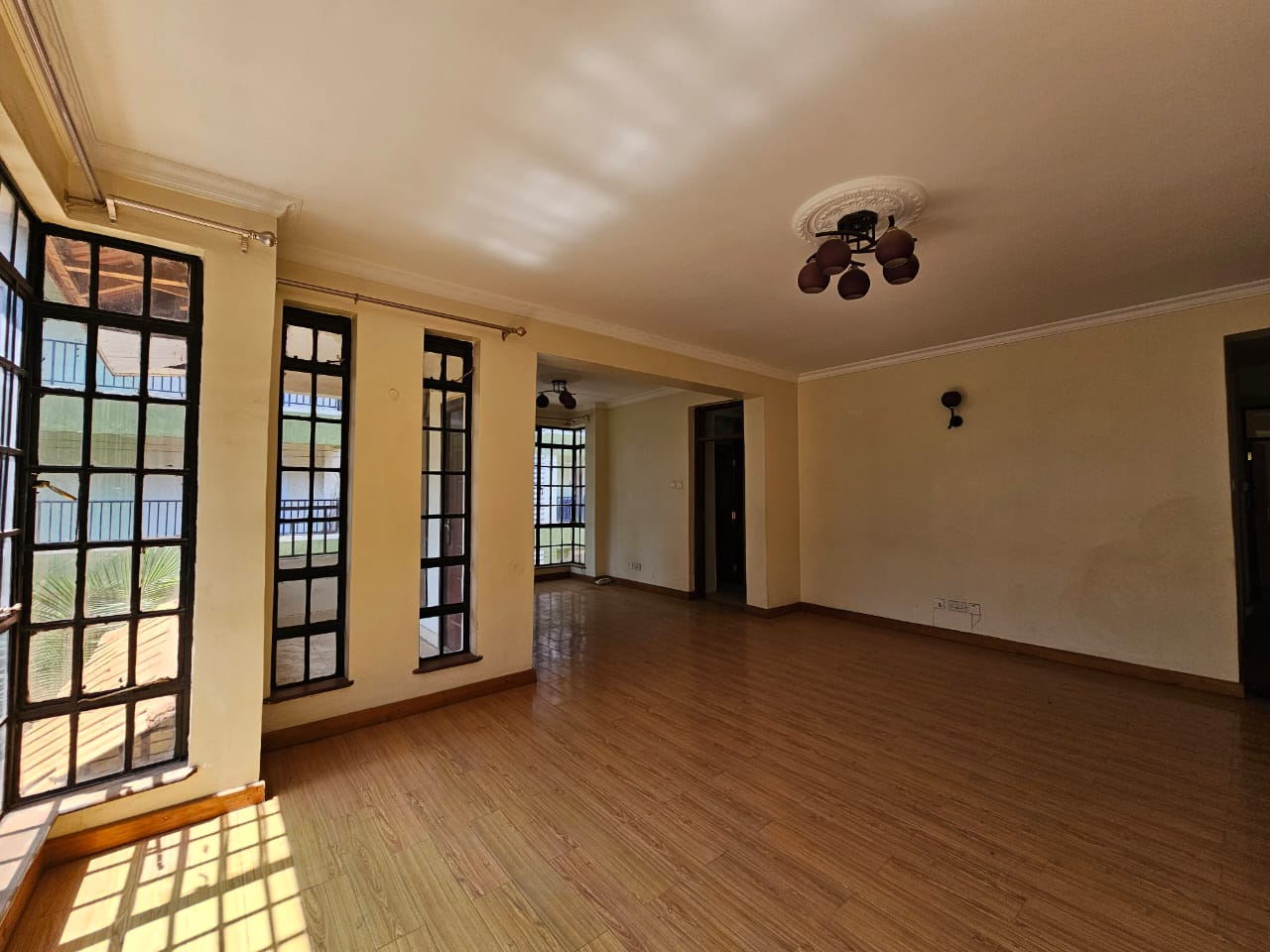 renting-Spacious_3_Bedrooms_Ensuite_With_Servant_Quarter_Ideal_Families-apartment_Address-Lavington__Nairobi__Kenya_price-100000_Beds-3_Baths-3-135-1