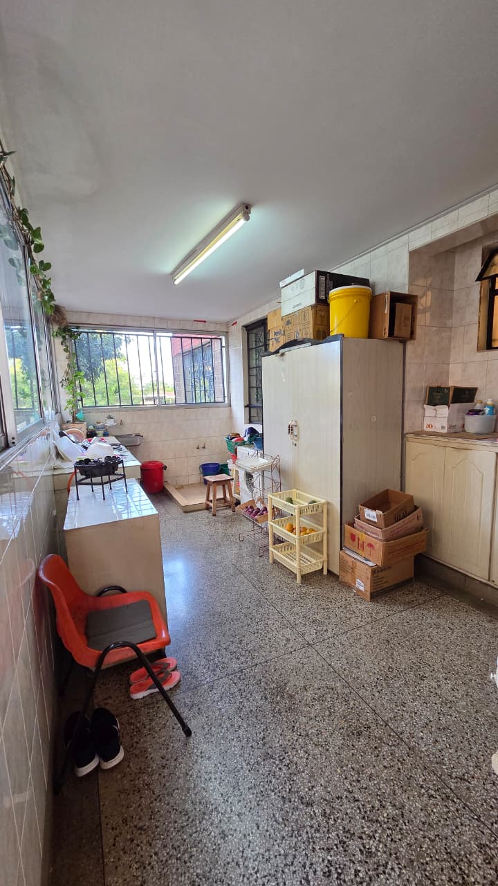 house-on-sale-Spacious_4_Bedroom_Apartment_For_Sale_In_Parklands-Apartment_Address-Parklands__Nairobi__Kenya_price-21950000_Beds-4_Baths-2121_76-7