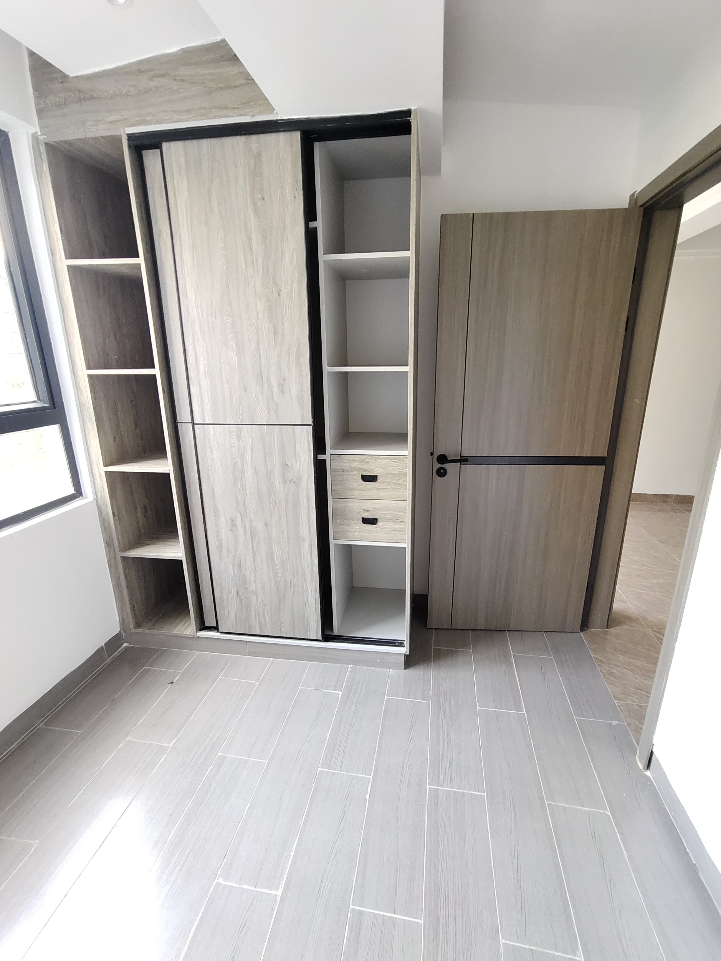 house-on-sale-1_bedroom_apartment_for_sale_in_Kilimani_Kes_5_4M-Apartment_Address-Kilimani__Nairobi__Kenya_price-5400000_Beds-1_Baths-1110_12-4