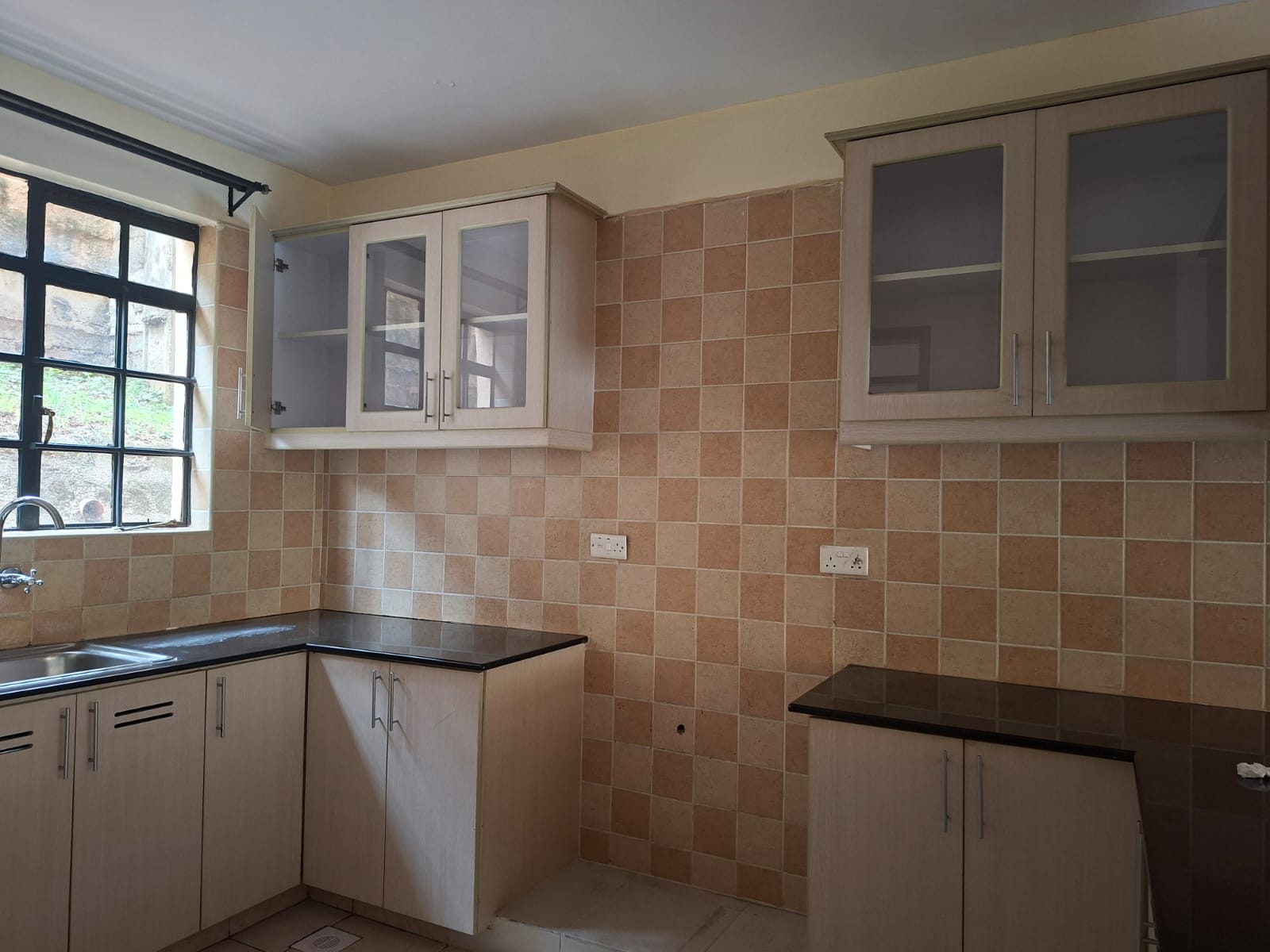 renting--Apartment_Address-Riverside_Dr__Nairobi__Kenya_price-85000_Beds-2_Baths-2-170-9