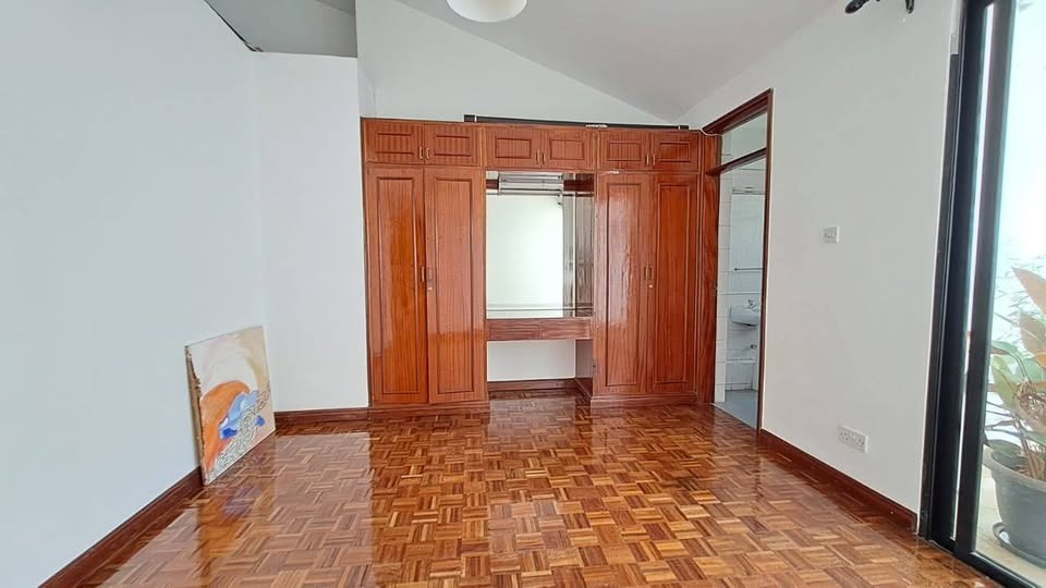 renting--Townhouse_Address-Shanzu_Rd__Nairobi__Kenya_price-280000_Beds-4_Baths-4-155-3