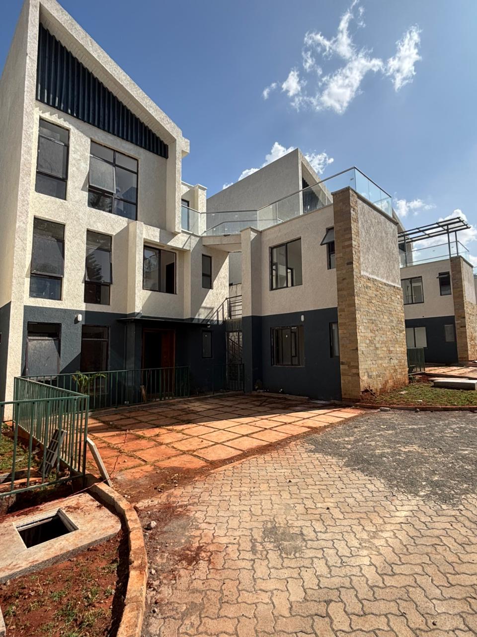 house-on-sale-Secure_gated_community_4_Bedrooms_Townhouse_offering_lifestyle_amenities_comfort_convenience_accessibility-Townhouse_Address-Kiambu_Rd__Kiambu__Kenya_price-30000000_Beds-4_Baths-1111_73-10