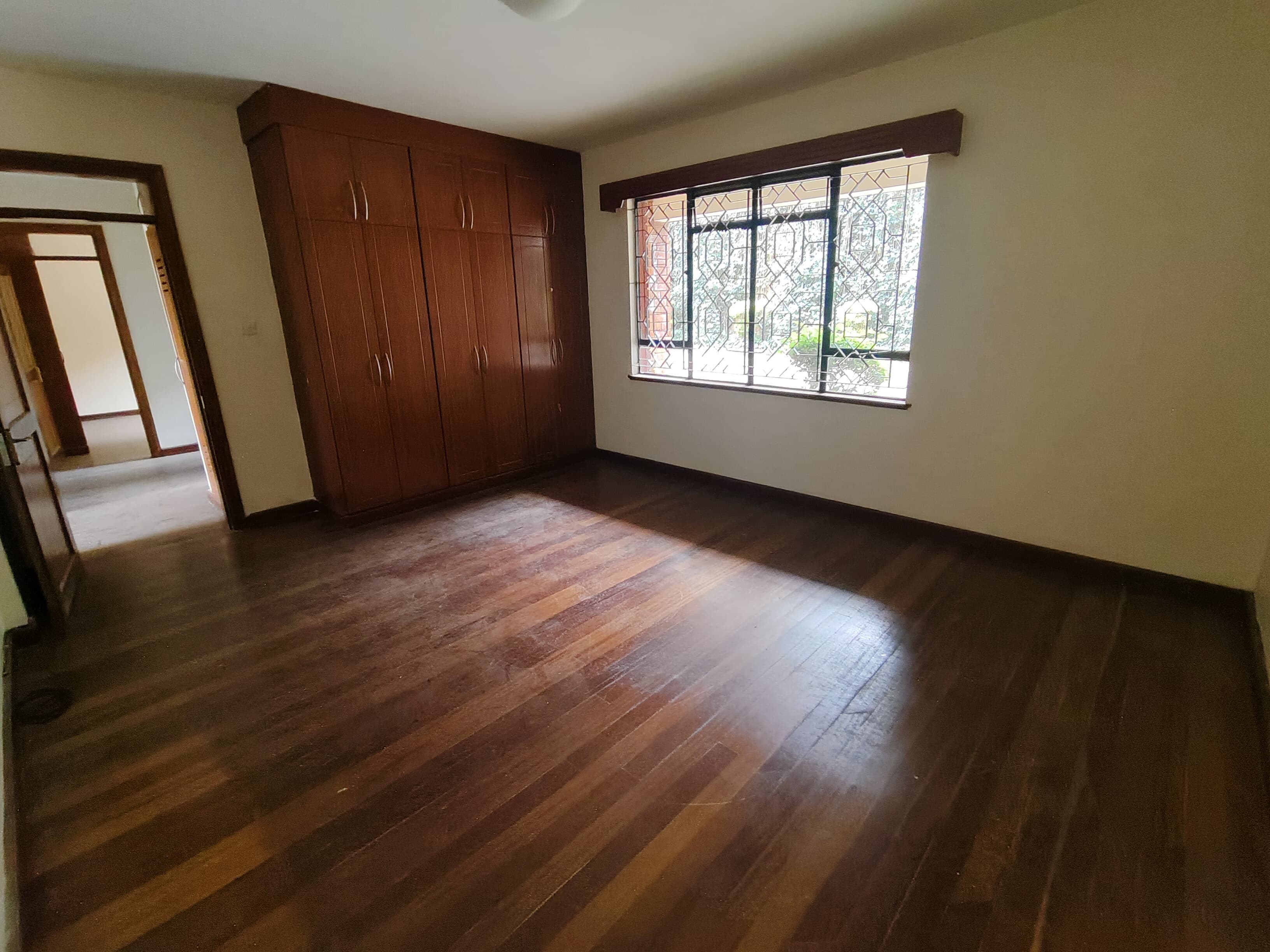 house-on-sale-2_bedroom_apartment_for_sale_Riverside_Drive_Kes_15M-Apartment_Address-Riverside_Dr__Nairobi__Kenya_price-15000000_Beds-2_Baths-1110_39-17