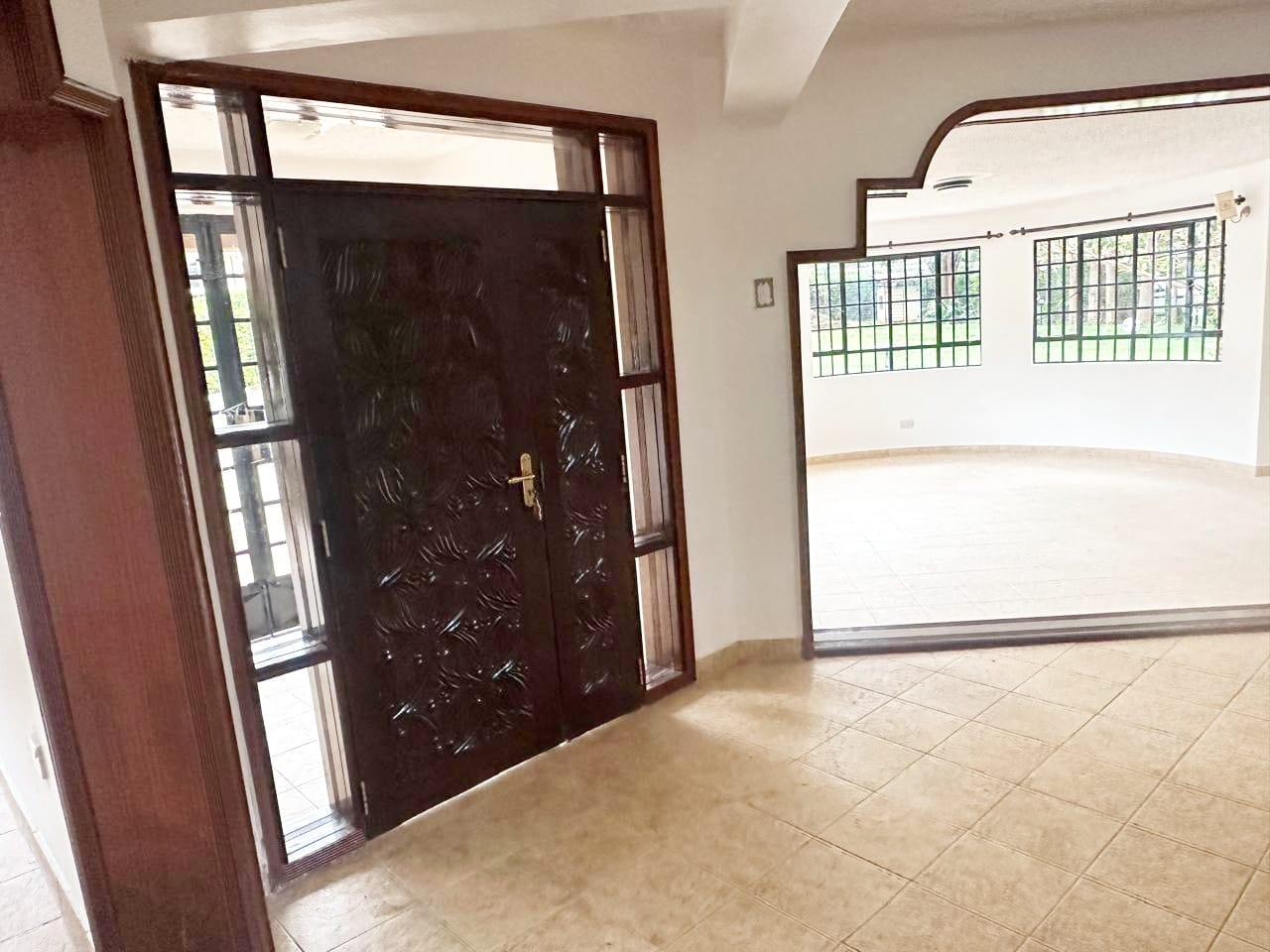 renting--Townhouse_Address-Karen__Nairobi__Kenya_price-350000_Beds-4_Baths-4-43-4