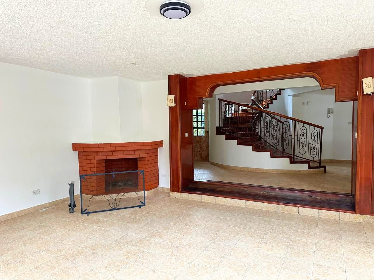 renting--Townhouse_Address-Karen__Nairobi__Kenya_price-350000_Beds-4_Baths-4-43-1