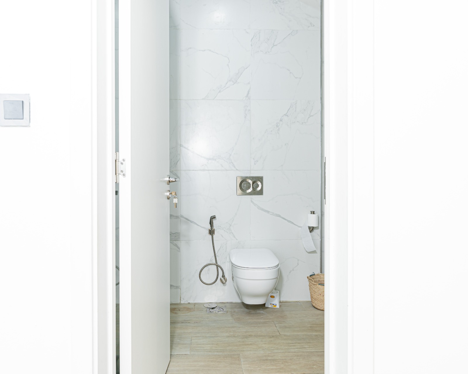 renting--Apartment_Address-Riverside_Dr__Nairobi__Kenya_price-340000_Beds-3_Baths-3-134-16