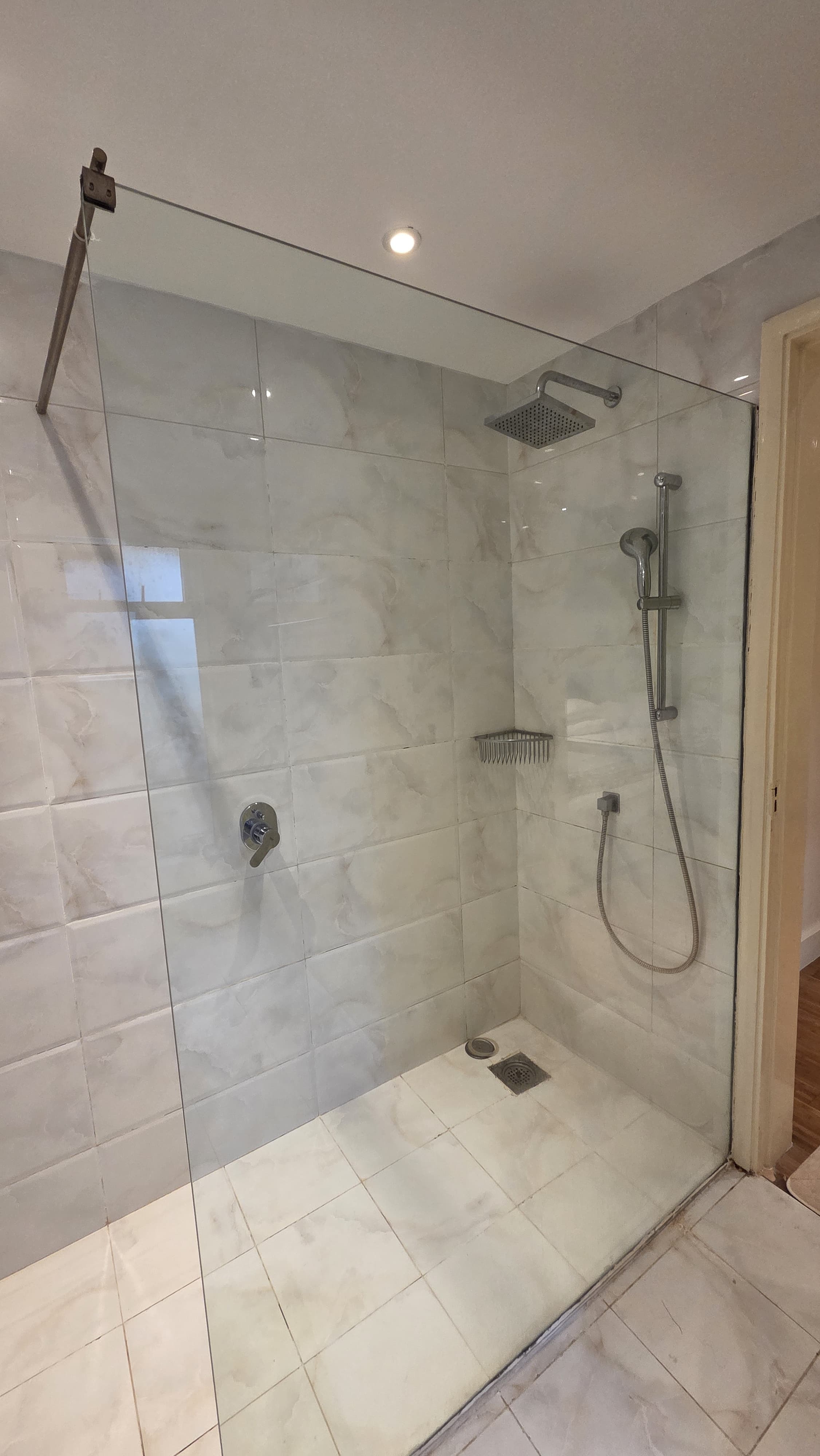 renting--Apartment_Address-Westlands__Nairobi__Kenya_price-170000_Beds-2_Baths-2-169-8