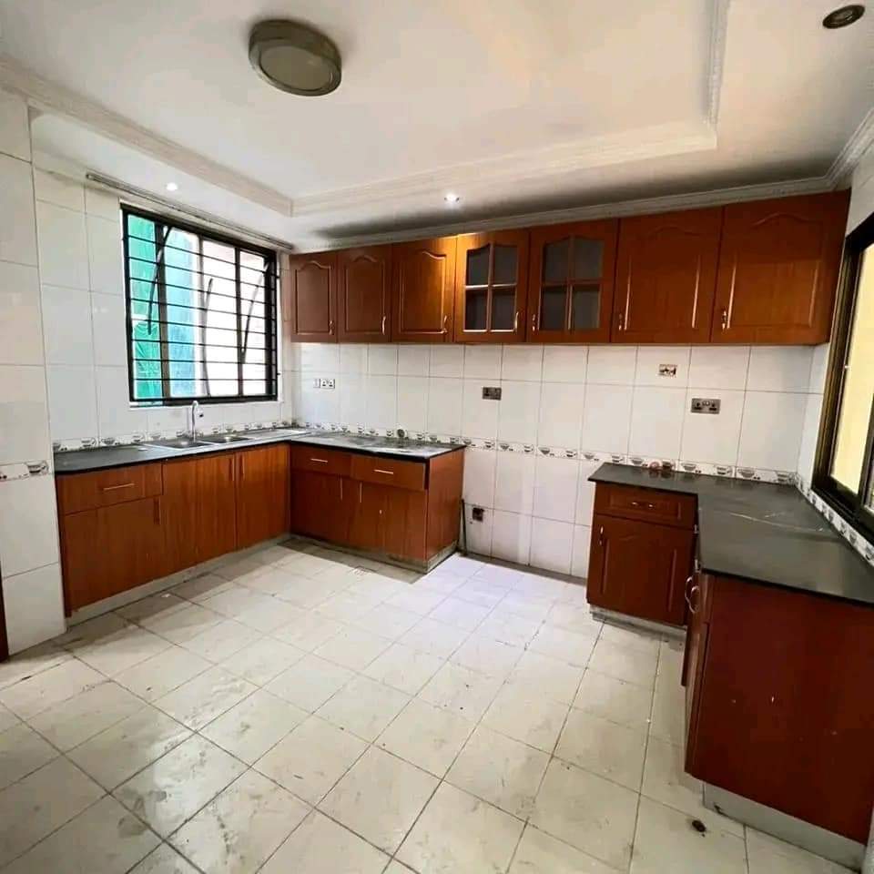renting-Elegant_3_Bedrooms_Apartments_in_Kileleshwa_-apartment_Address-Kileleshwa_Estate__Nairobi__Kenya_price-95000_Beds-3_Baths-3-31-1