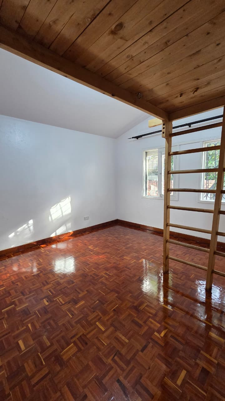renting--Townhouse_Address-Kitisuru_Estate__Nairobi__Kenya_price-390000_Beds-4_Baths-2-149-12