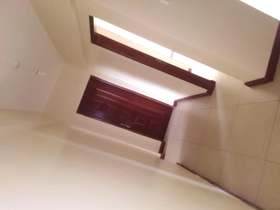 renting--Apartment_Address-Parklands__Nairobi__Kenya_price-95000_Beds-6_Baths-3-33-8