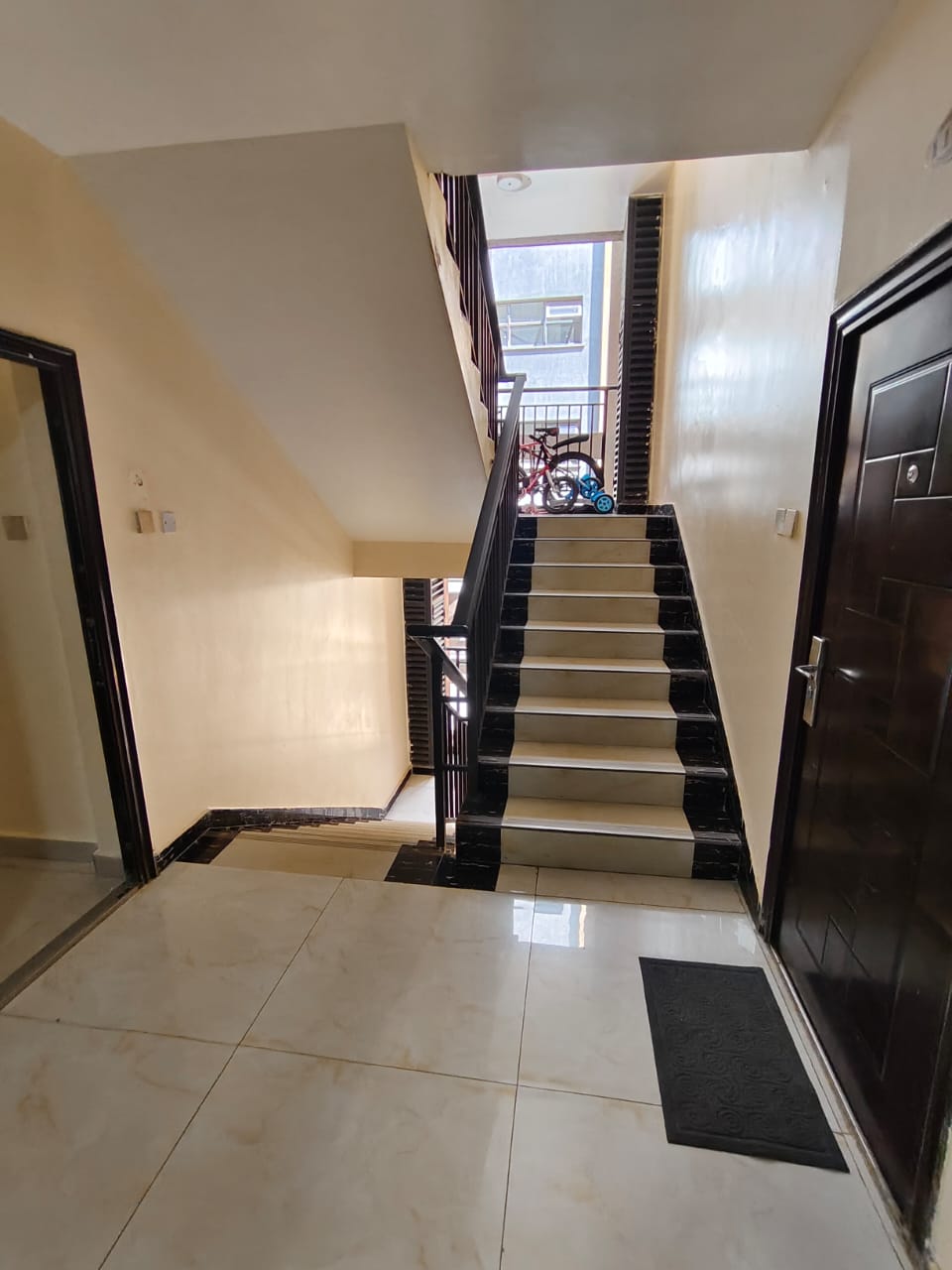 house-on-sale-Kileleshwa_2_bedroom_apartment_for_sale_Kes_10M-Apartment_Address-Kileleshwa__Nairobi__Kenya_price-10000000_Beds-2_Baths-2110_42-10