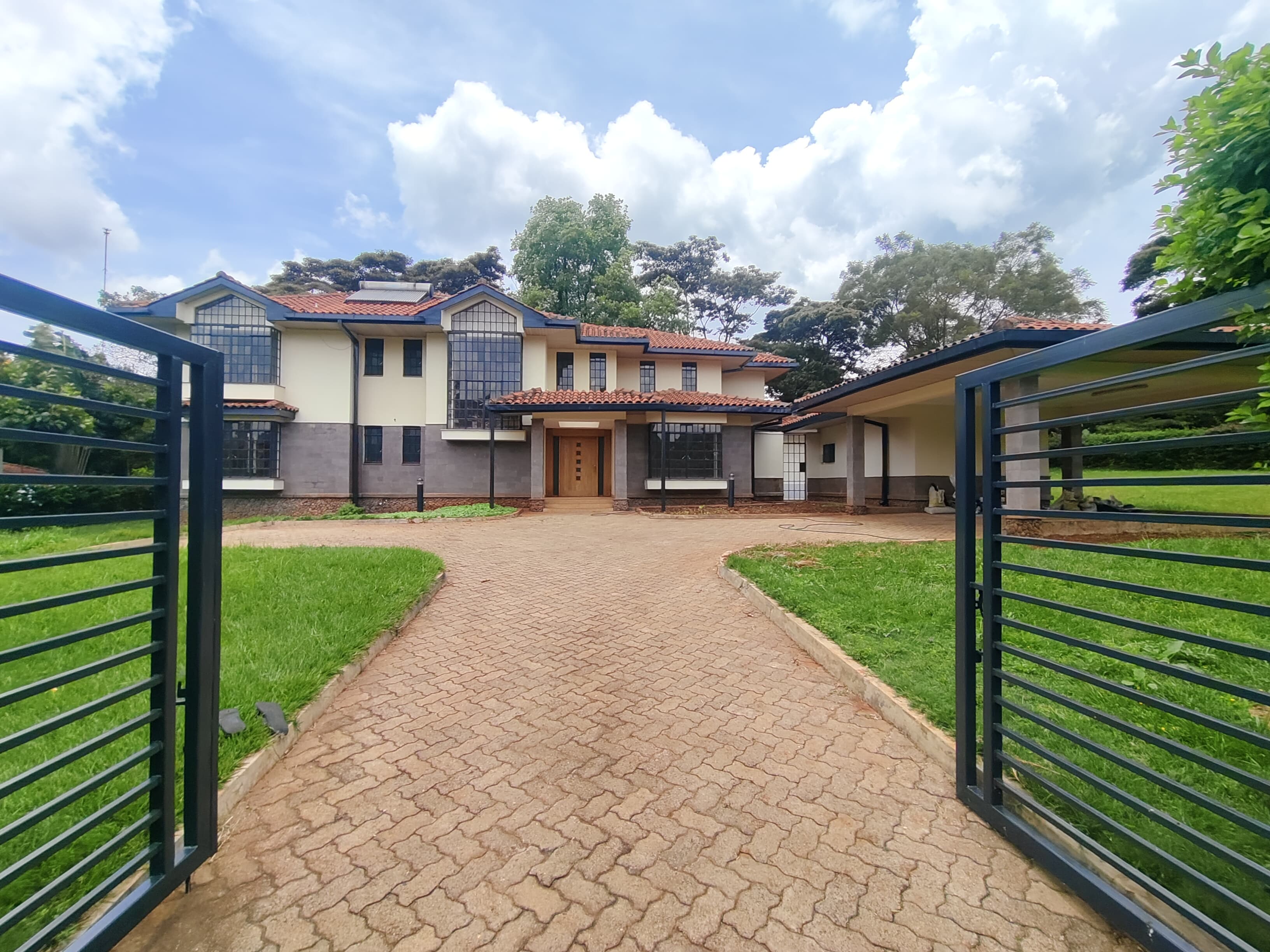 house-on-sale-4_Bedroom_plus_DSQ_Villa_for_sale_in_Karen_Kes_85M-Villa_Address-Karen__Nairobi__Kenya_price-85000000_Beds-4_Baths-5110_22-4