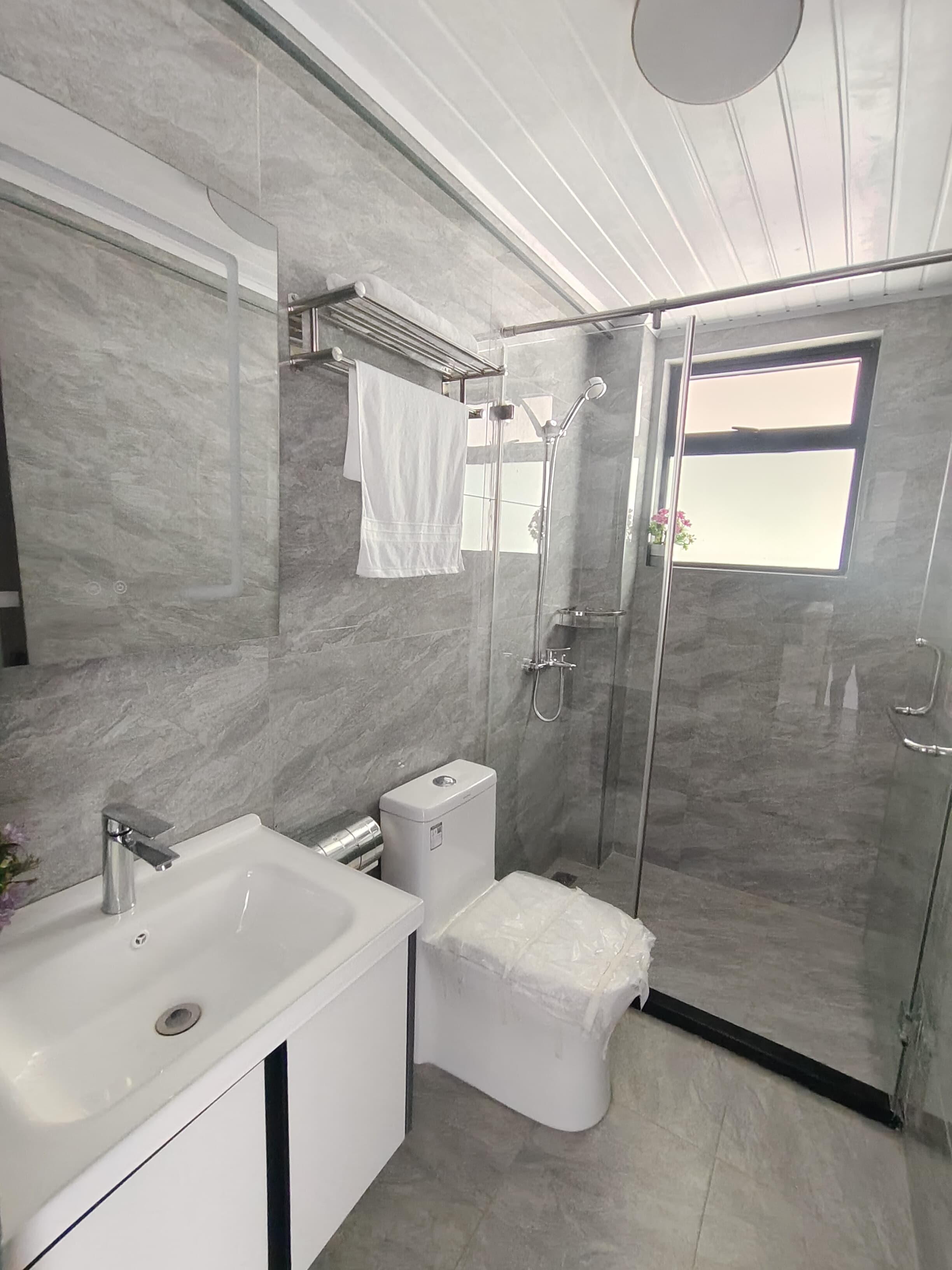 house-on-sale-2_bedroom_apartment_for_sale_in_Kilimani_Kes_10_8M-Apartment_Address-Kilimani__Nairobi__Kenya_price-10800000_Beds-2_Baths-2110_16-6