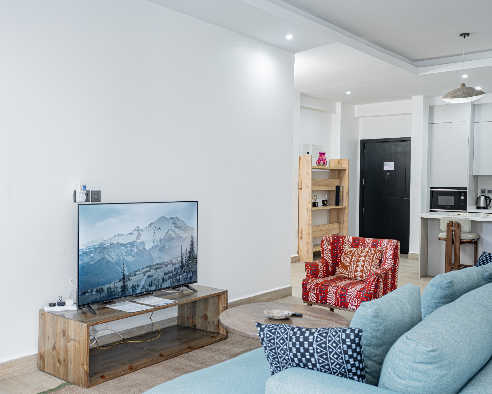 renting--Apartment_Address-Riverside_Dr__Nairobi__Kenya_price-340000_Beds-3_Baths-3-134-5