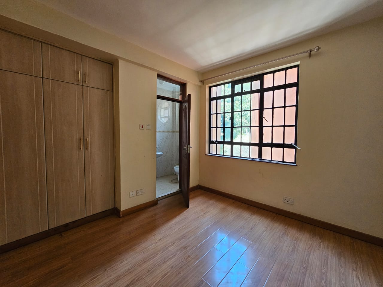 renting-Spacious_3_Bedrooms_Ensuite_With_Servant_Quarter_Ideal_Families-apartment_Address-Lavington__Nairobi__Kenya_price-100000_Beds-3_Baths-3-135-3