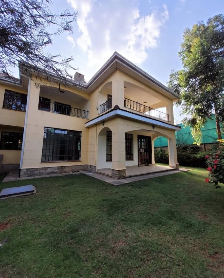 renting--Townhouse_Address-Lavington__Nairobi__Kenya_price-300000_Beds-4_Baths-4-99-10