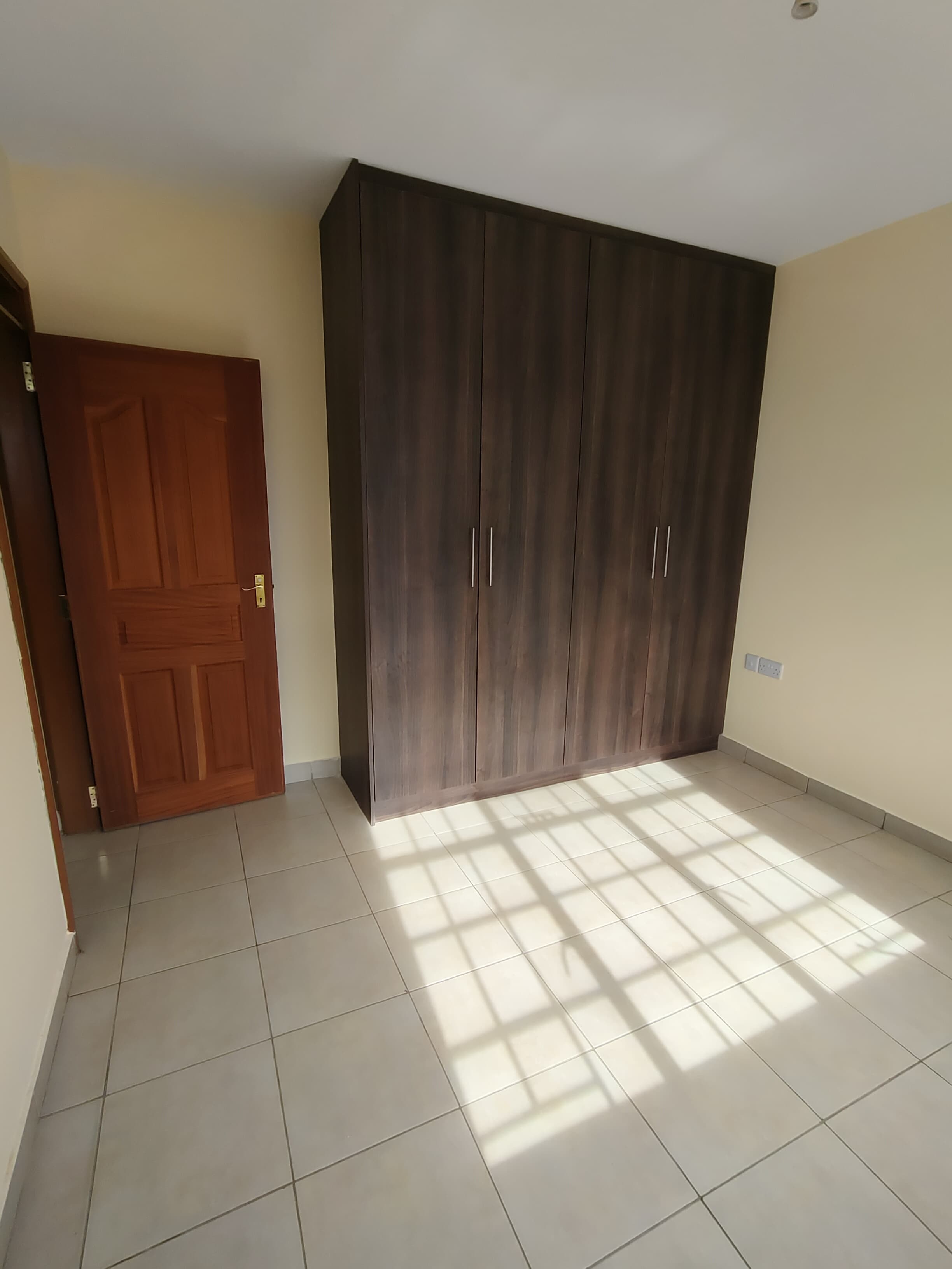 house-on-sale-3_Bedroom_apartment_for_sale_Ngong_road_Kes_11M-Apartment_Address-Ngong_Rd__Nairobi__Kenya_price-11000000_Beds-3_Baths-2120_30-9