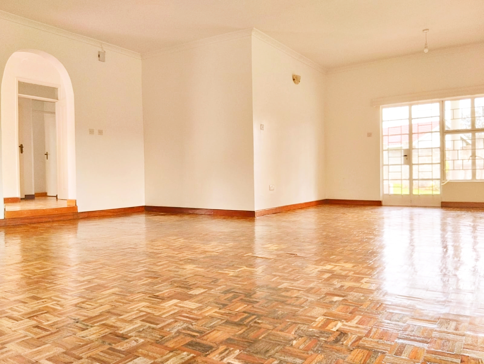 renting--Bungalow_Address-Red_Hill_Dr__Nairobi__Kenya_price-200000_Beds-4_Baths-3-131-5