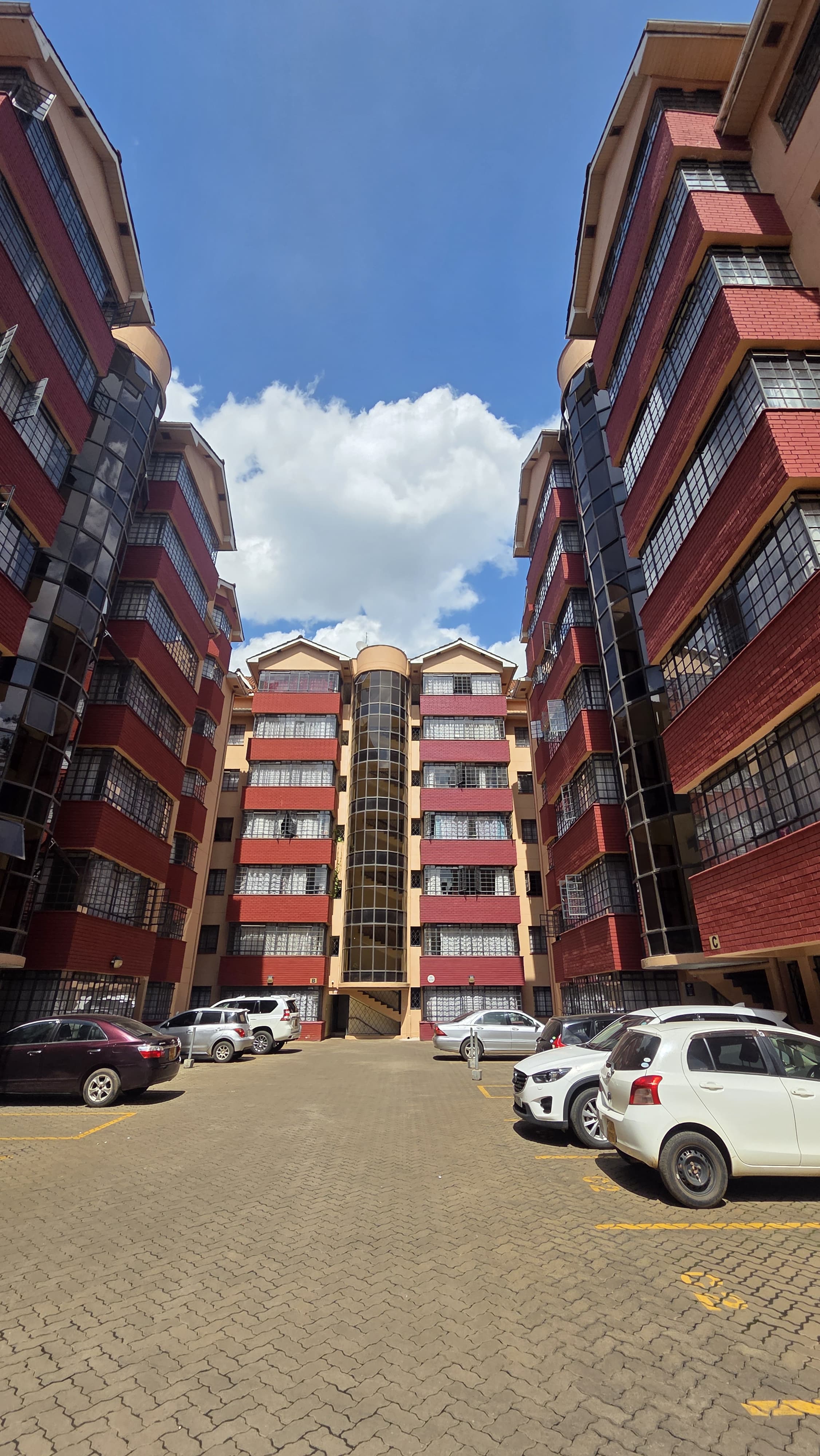 house-on-sale-Spacious_3_Bedroom_Apartment_For_Sale_In_Parklands-Apartment_Address-Parklands__Nairobi__Kenya_price-18000000_Beds-1_Baths-1111_74-15