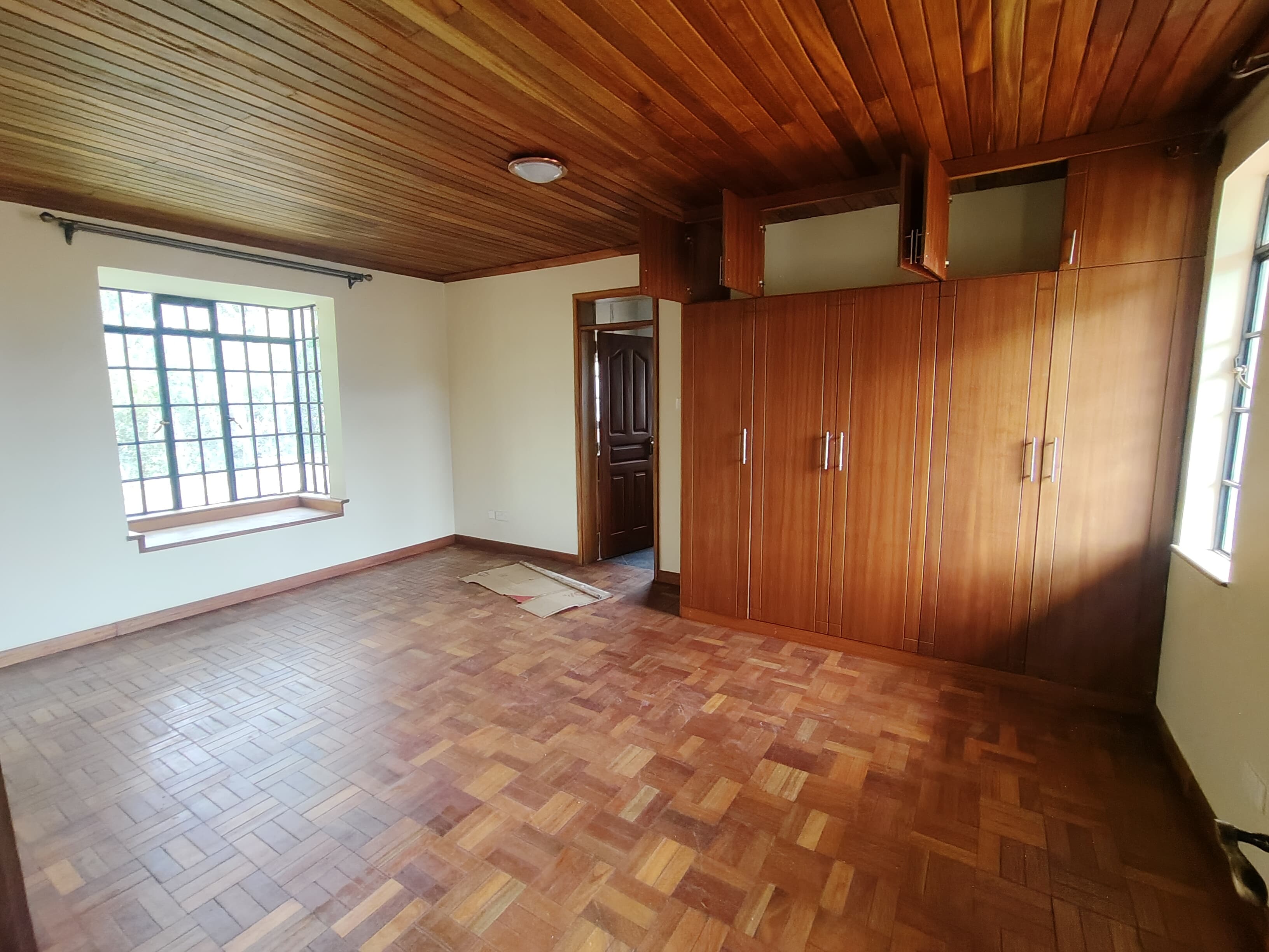 house-on-sale-4_Bedroom_plus_DSQ_Villa_for_sale_in_Karen_Kes_85M-Villa_Address-Karen__Nairobi__Kenya_price-85000000_Beds-4_Baths-5110_22-10
