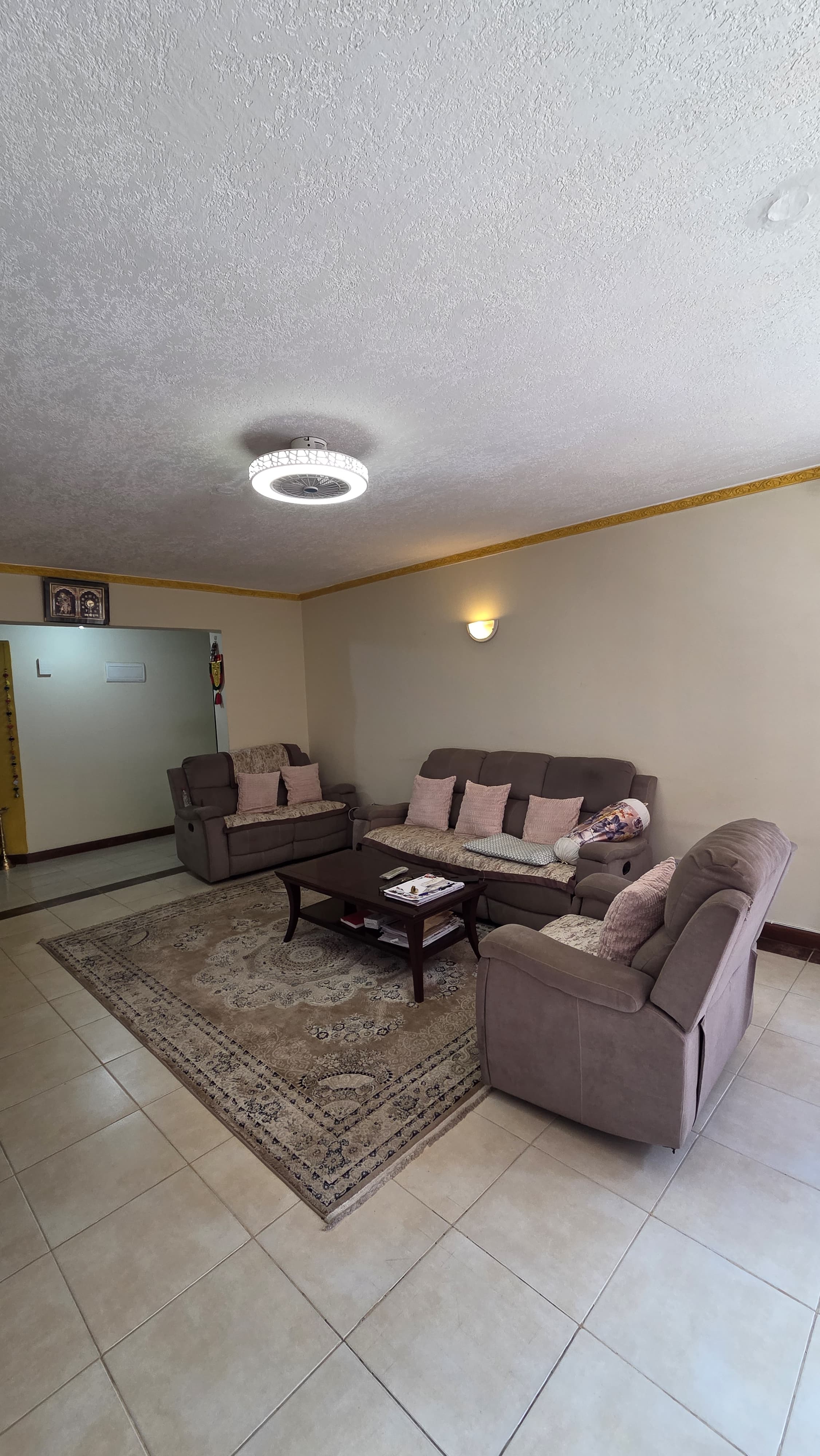 house-on-sale-Spacious_3_Bedroom_Apartment_For_Sale_In_Parklands-Apartment_Address-Parklands__Nairobi__Kenya_price-18000000_Beds-1_Baths-1111_74-1