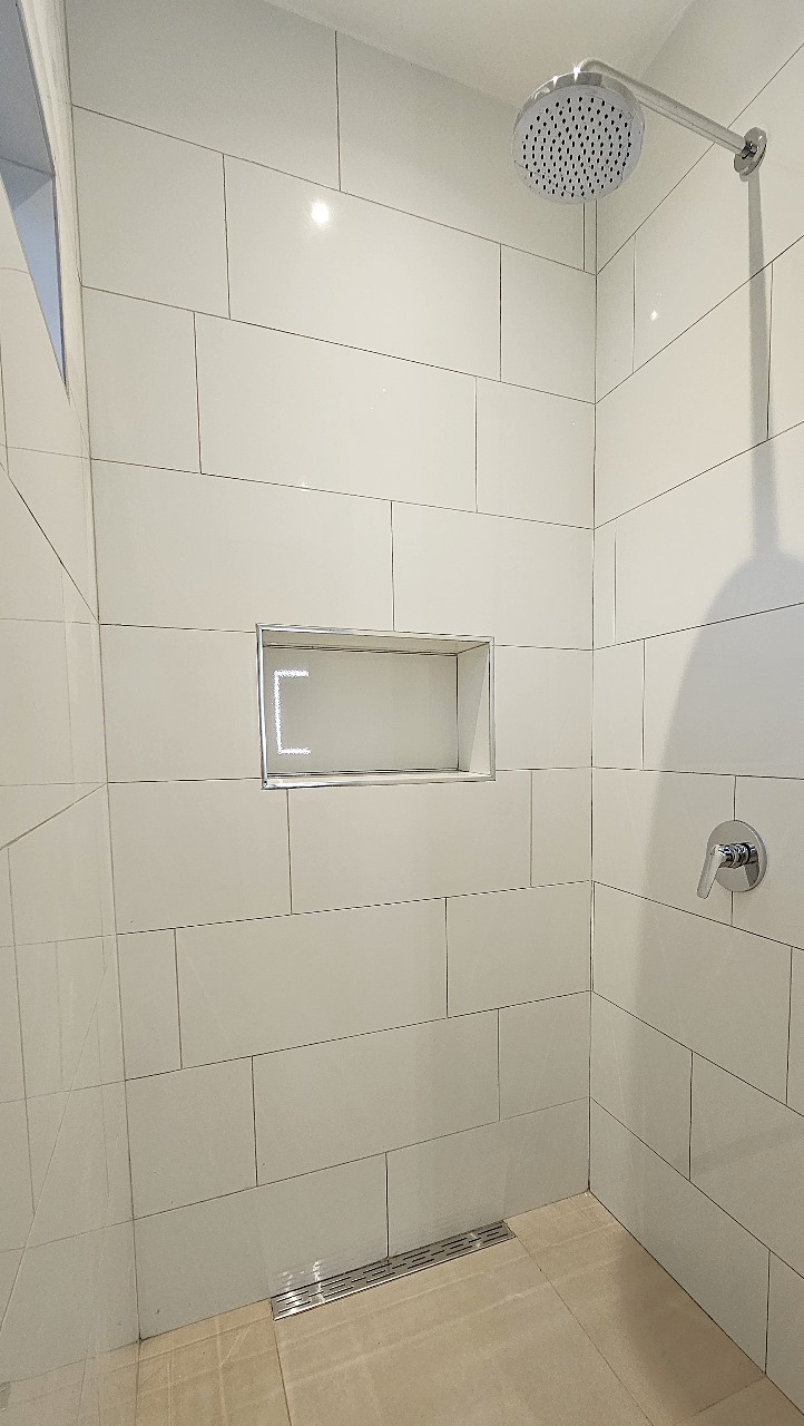 renting--Bungalow_Address-Lavington__Nairobi__Kenya_price-520000_Beds-4_Baths-3-165-4