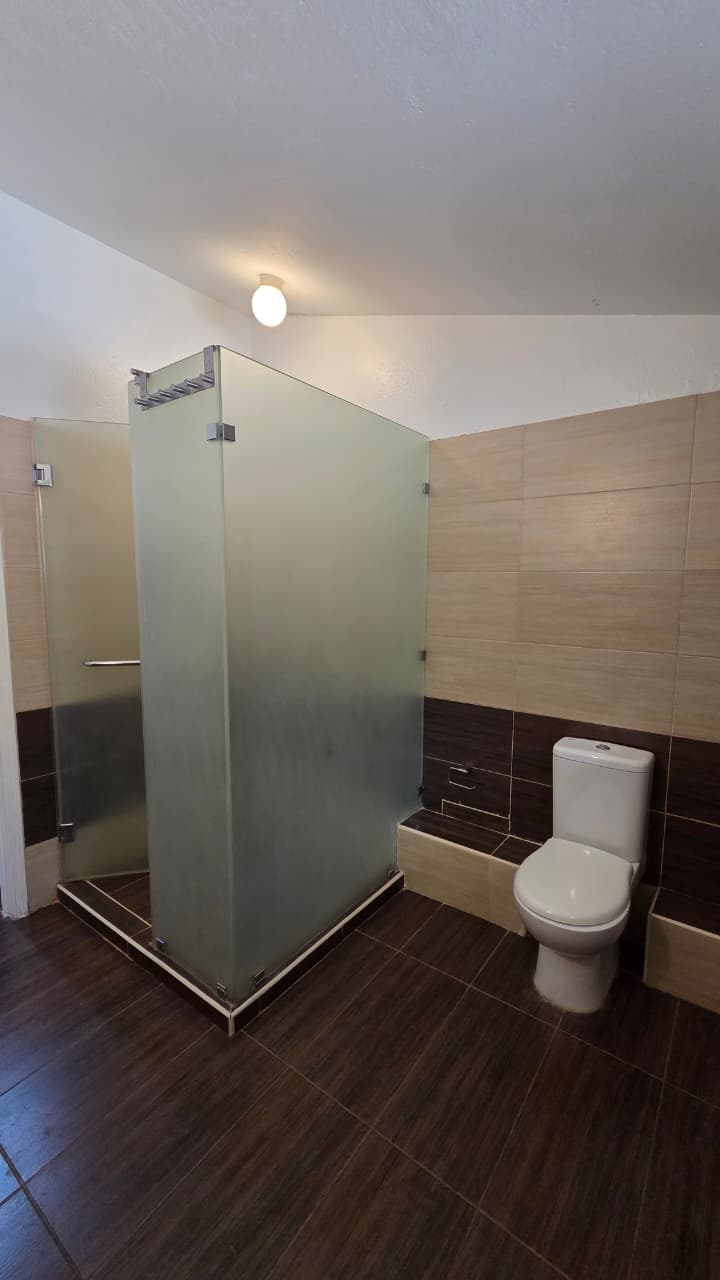 renting--Townhouse_Address-Kitisuru_Estate__Nairobi__Kenya_price-390000_Beds-4_Baths-2-149-17