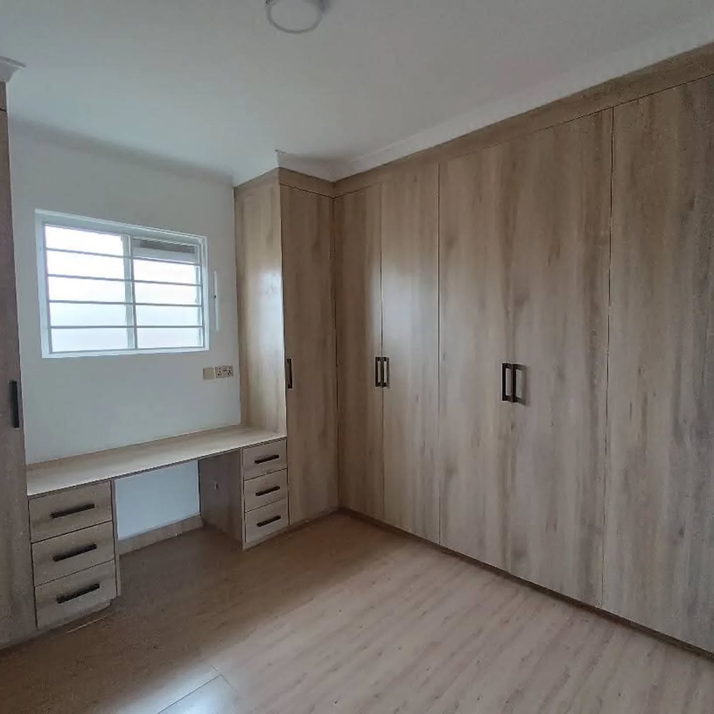 renting--Bungalow_Address-Buru_Buru_Phase_5__Nairobi__Kenya_price-25000_Beds-5_Baths-1-51-5
