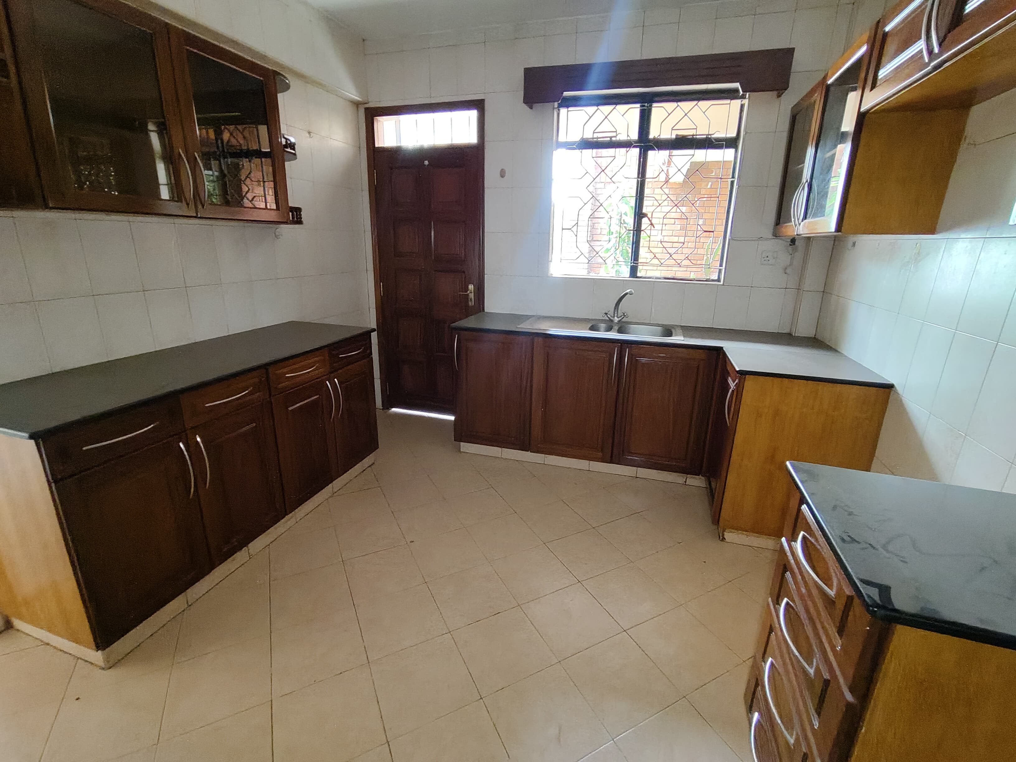 house-on-sale-2_bedroom_apartment_for_sale_Riverside_Drive_Kes_15M-Apartment_Address-Riverside_Dr__Nairobi__Kenya_price-15000000_Beds-2_Baths-1110_39-4